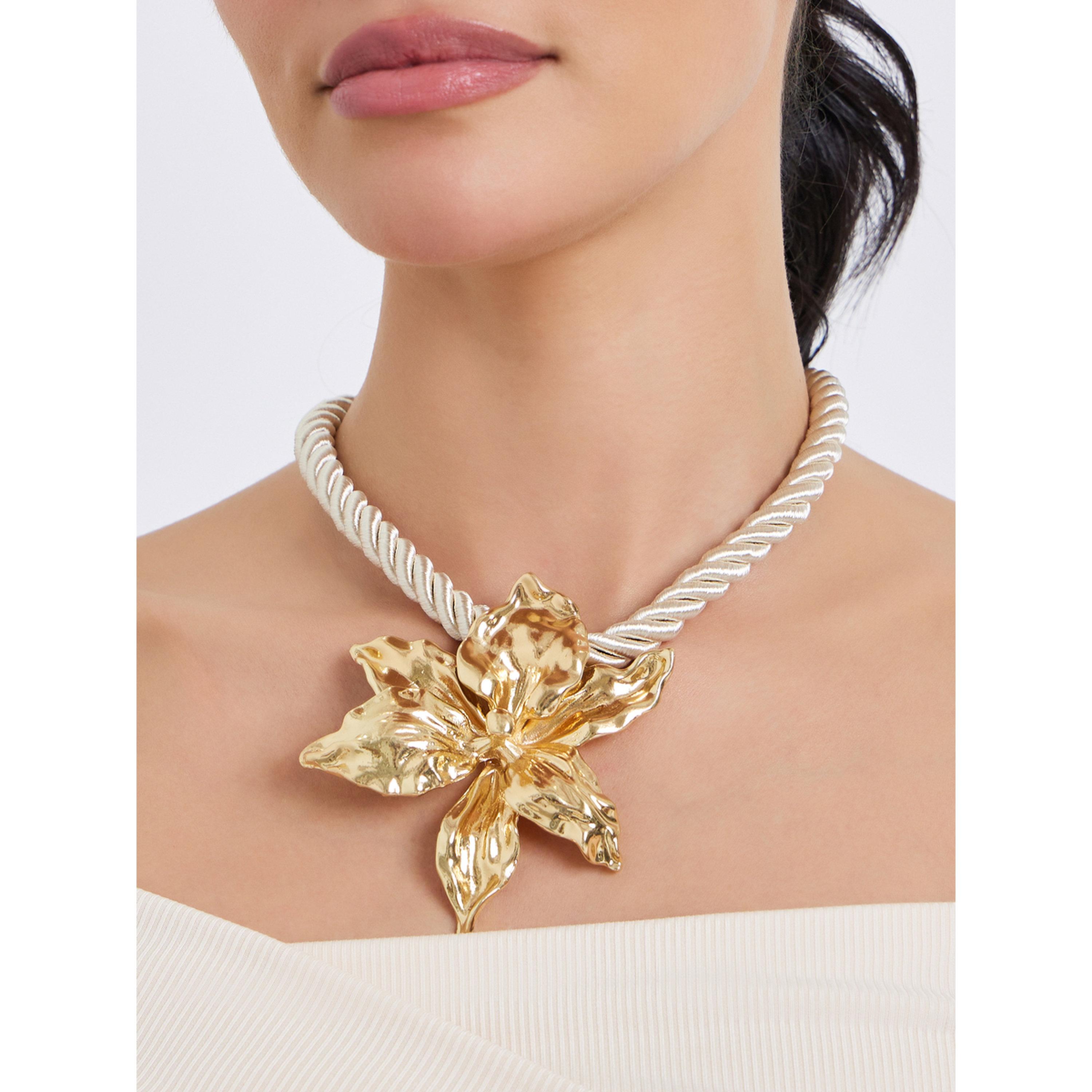 Styli Golden Flower Statement Necklace-women-watchesandjewellery-jewellery-necklacesandpendants-image-2