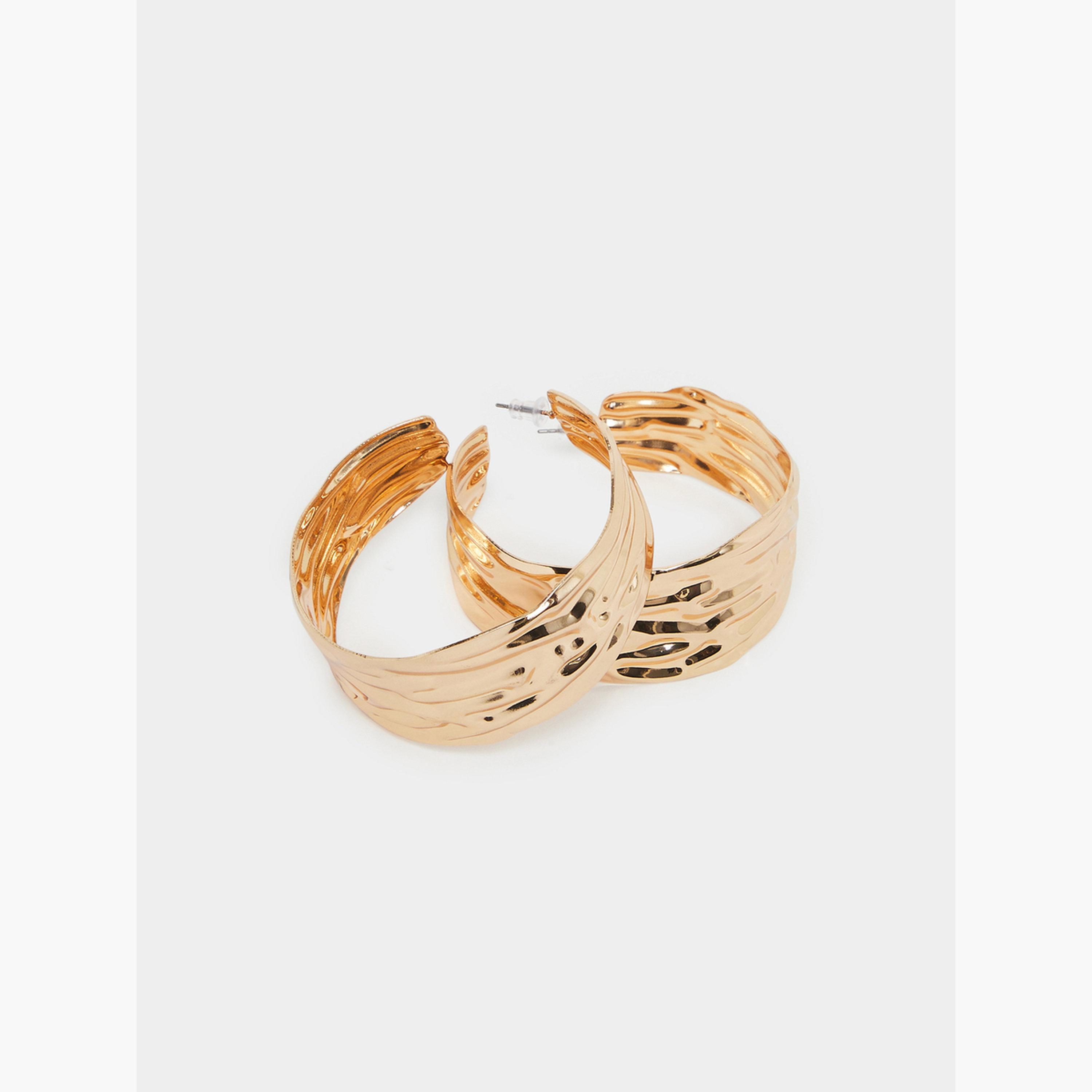 أقراط حلقية بتفاصيل بارزة الملمس-women-watchesandjewellery-jewellery-earrings-image-4