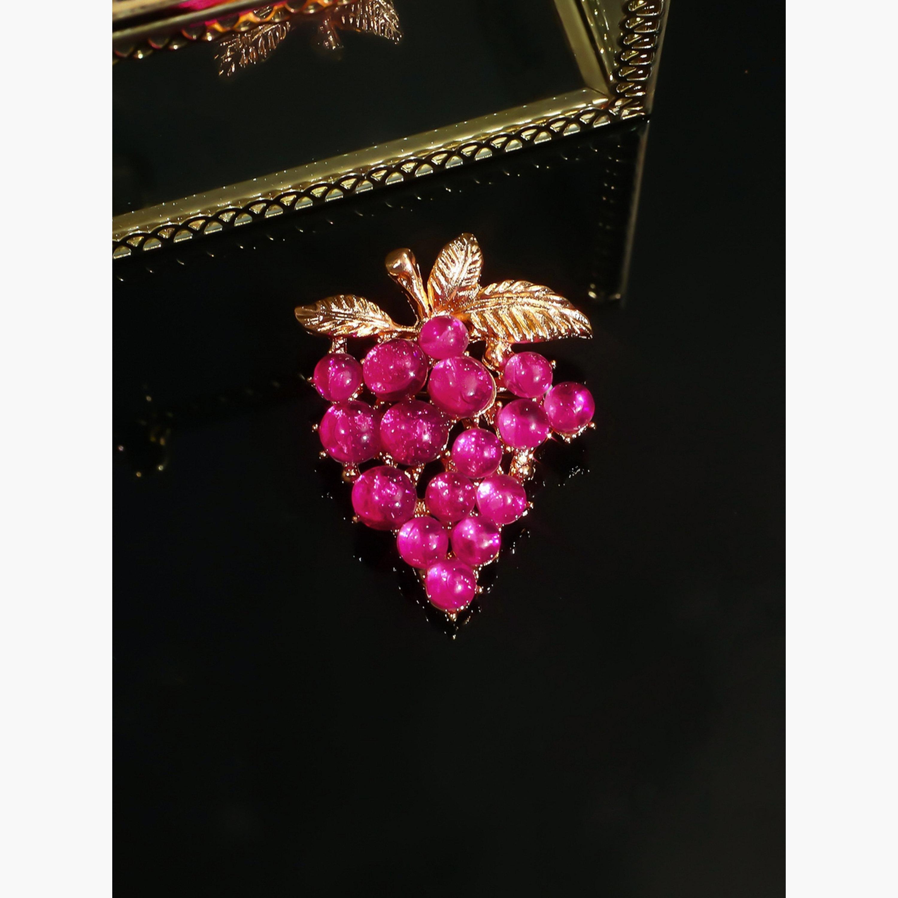بروش مزين على شكل عنب بنمط متناقض-women-watchesandjewellery-jewellery-brooches-image-4