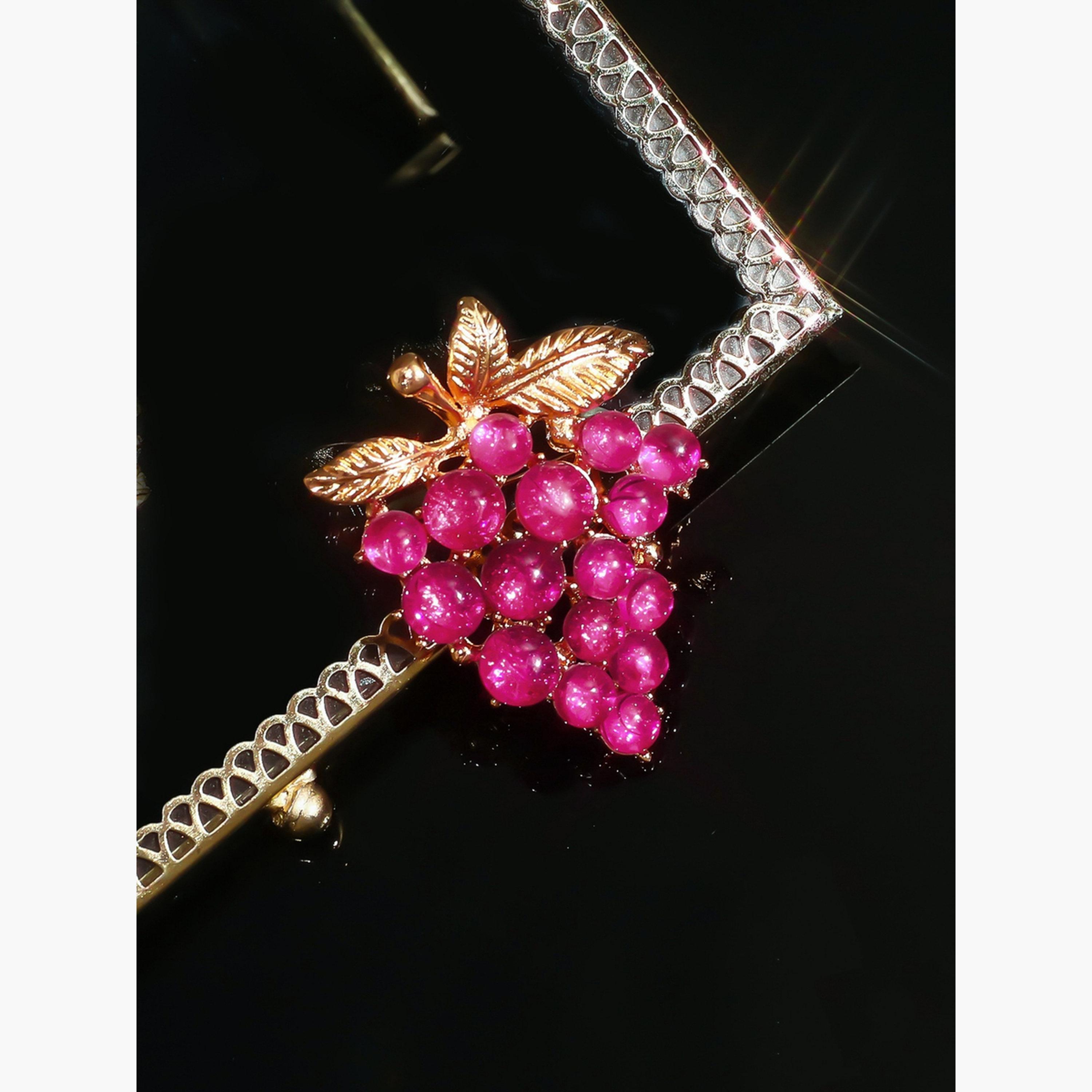 بروش مزين على شكل عنب بنمط متناقض-women-watchesandjewellery-jewellery-brooches-image-3