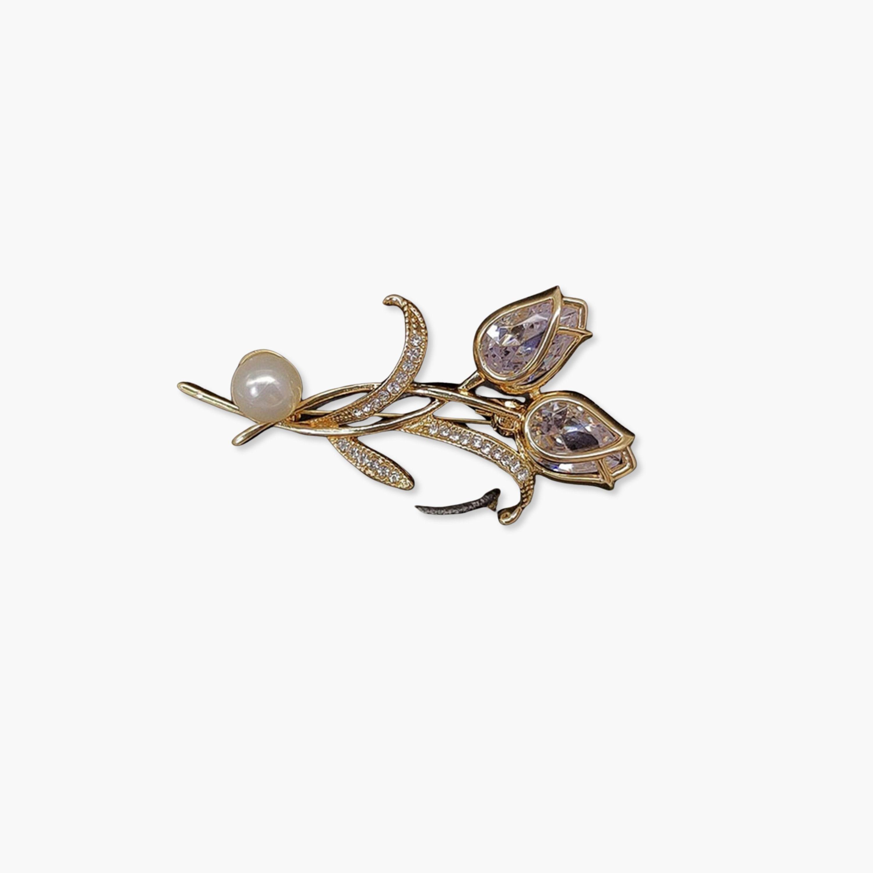 بروش مزين بالراين على شكل زهرة-women-watchesandjewellery-jewellery-brooches-image-1