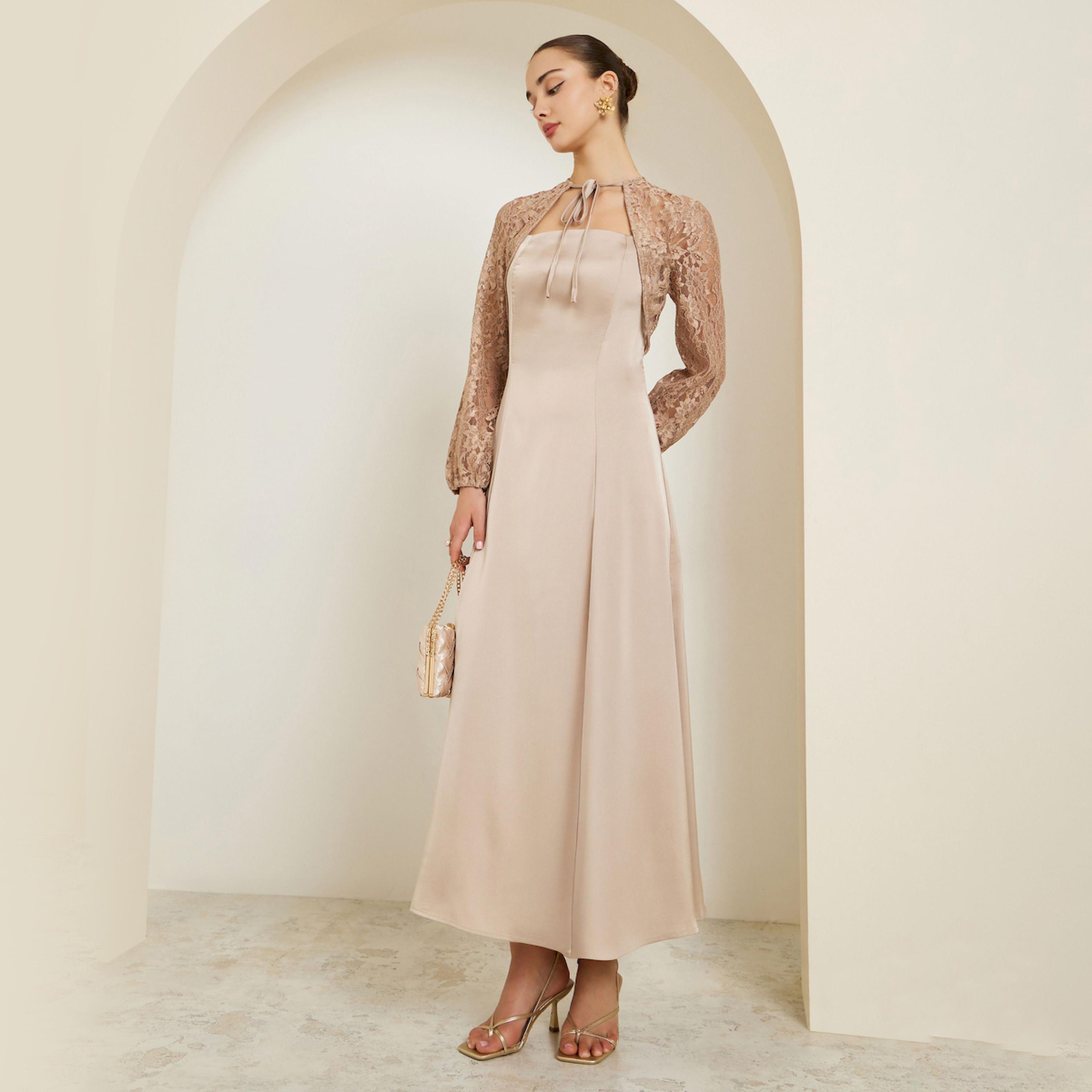 فستان طويل بيج بأكمام دانتيل وحافة واسعة-women-clothing-dresses-image-1