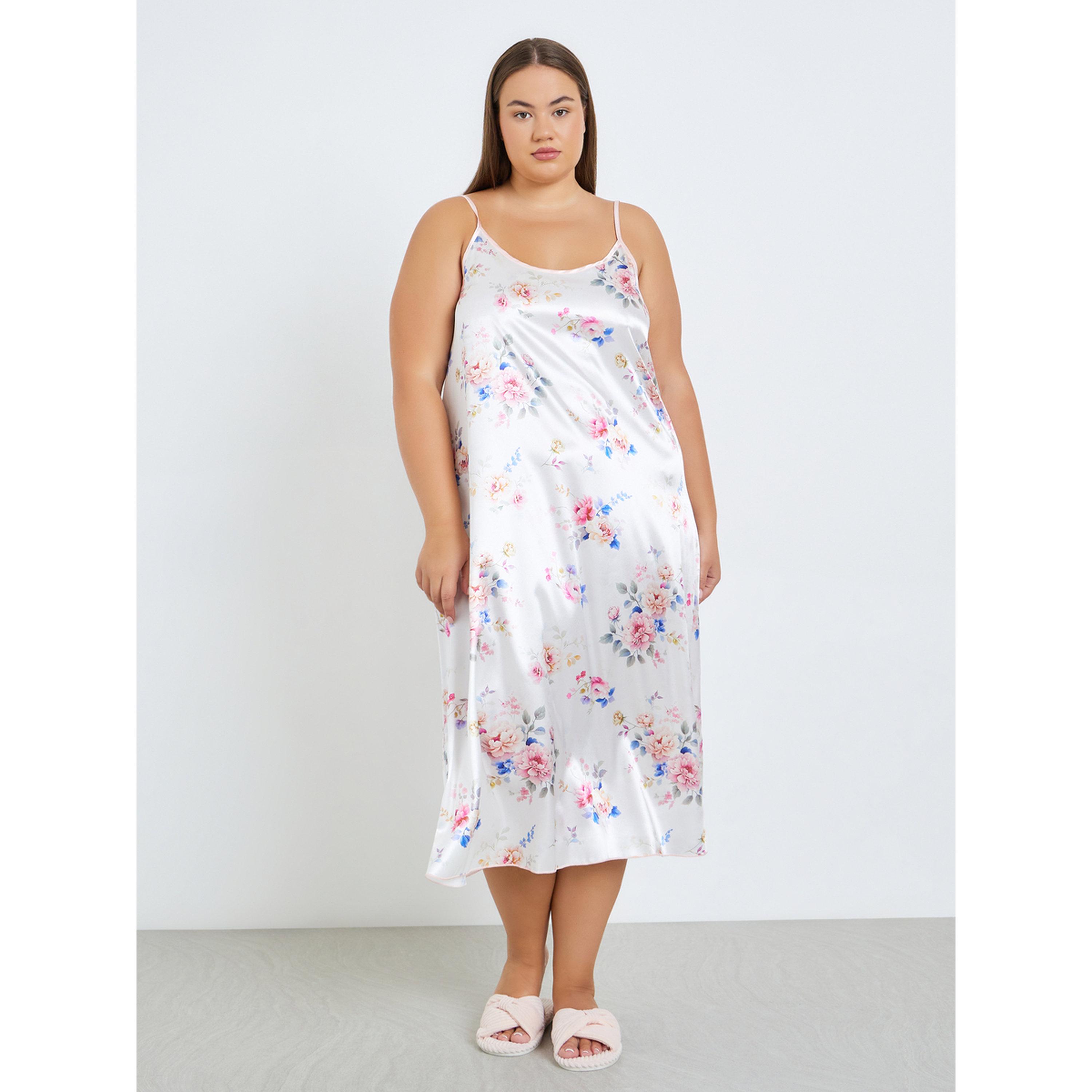 طقم من روب بطبعة زهور وفستان ستان بحمالات مقاسات كبيرة-women-clothing-nightwear-robes-image-3