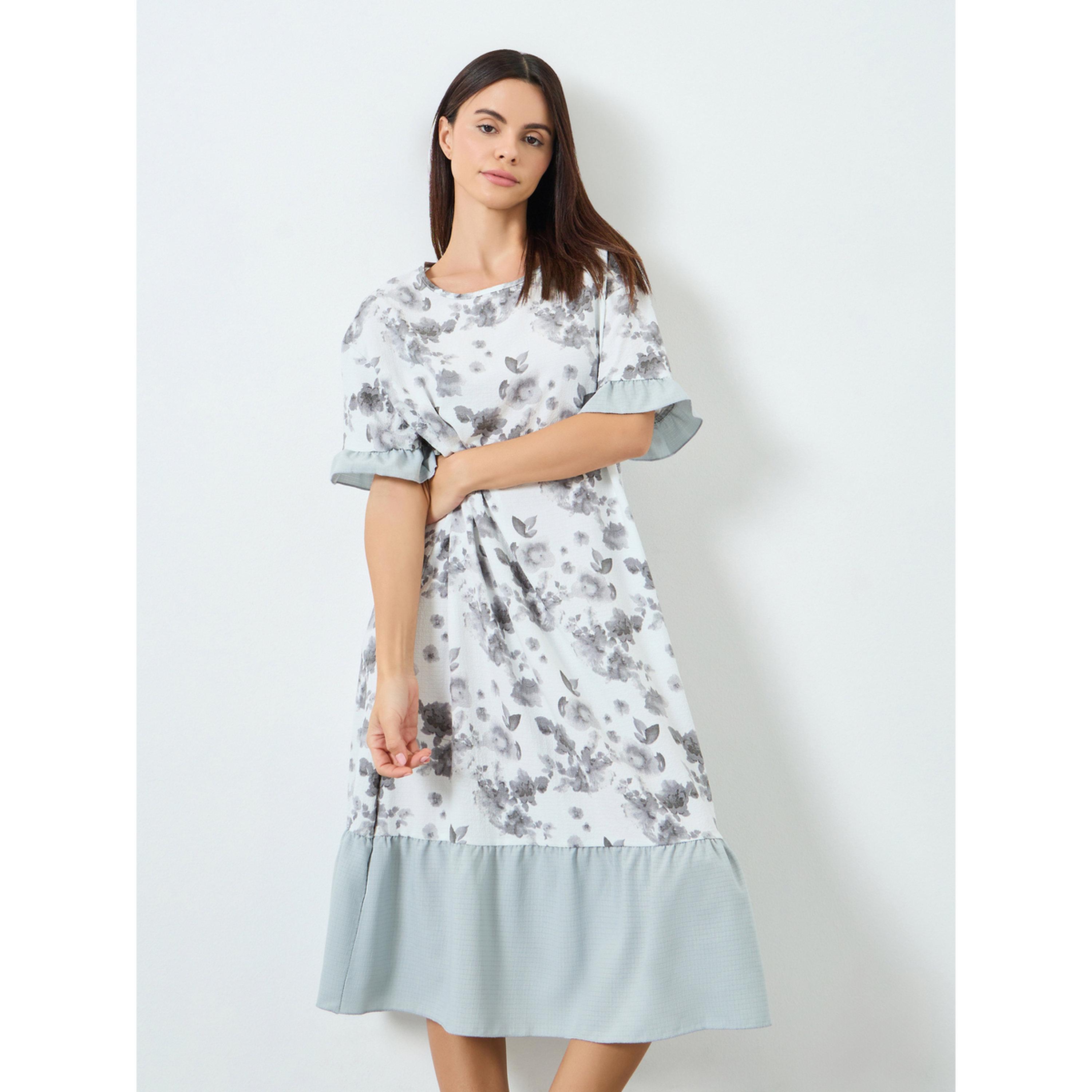 قميص نوم ميدي بأكمام قصيرة وطبعة زهور-women-clothing-nightwear-nighties-image-1