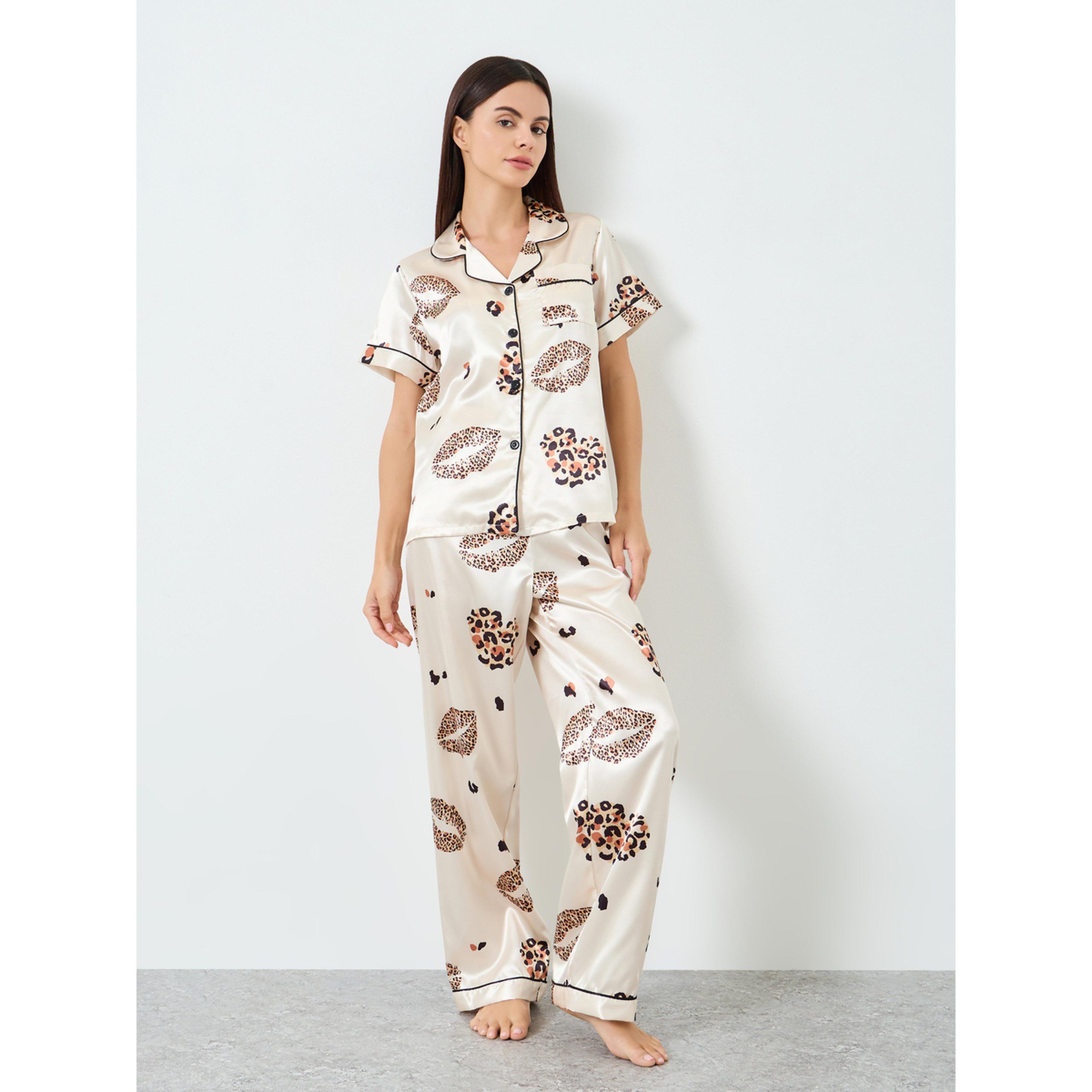 طقم بيجاما وقميص ساتان بطبعة جرافيك-women-clothing-nightwear-pyjamas-longsets-image-1