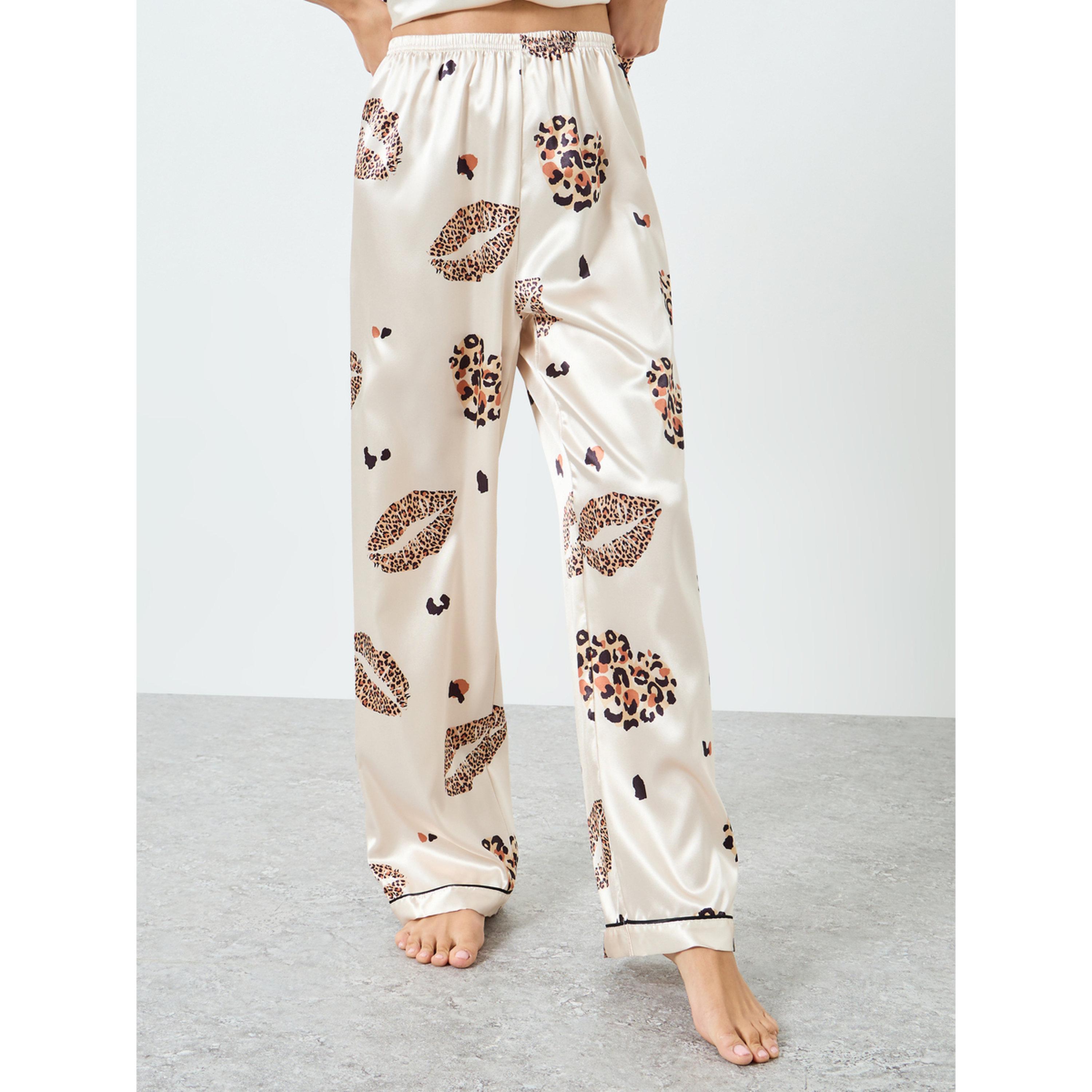 طقم بيجاما وقميص ساتان بطبعة جرافيك-women-clothing-nightwear-pyjamas-longsets-image-4