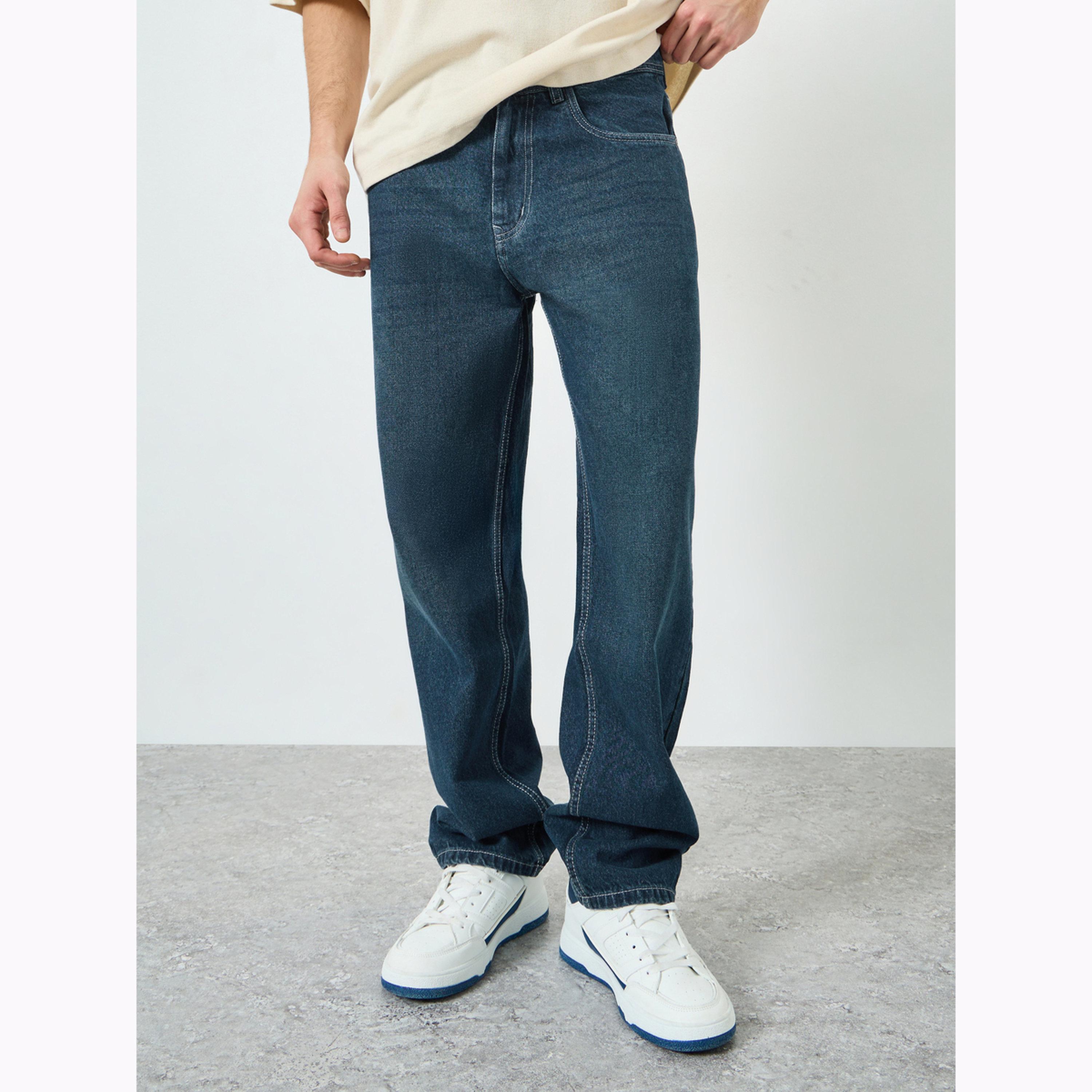 جينز قصة مريحة وتصميم ألواح وتفاصيل درزات مباينة لون أزرق للرجال-men-clothing-bottoms-jeans-image-1