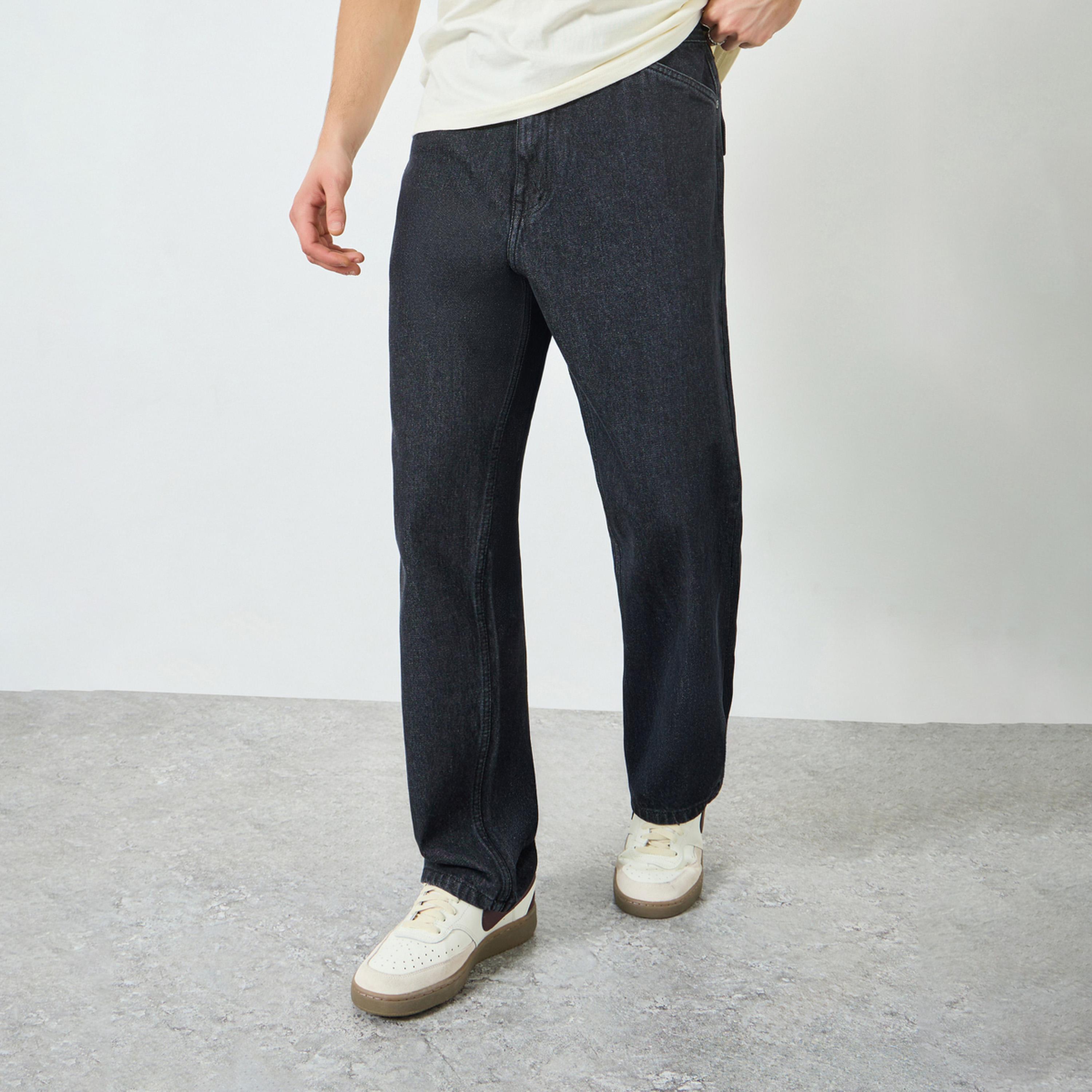 بنطال جينز رجالي بقصة مريحة ومظهر لافت مع تفاصيل درزات-men-clothing-bottoms-jeans-image-1