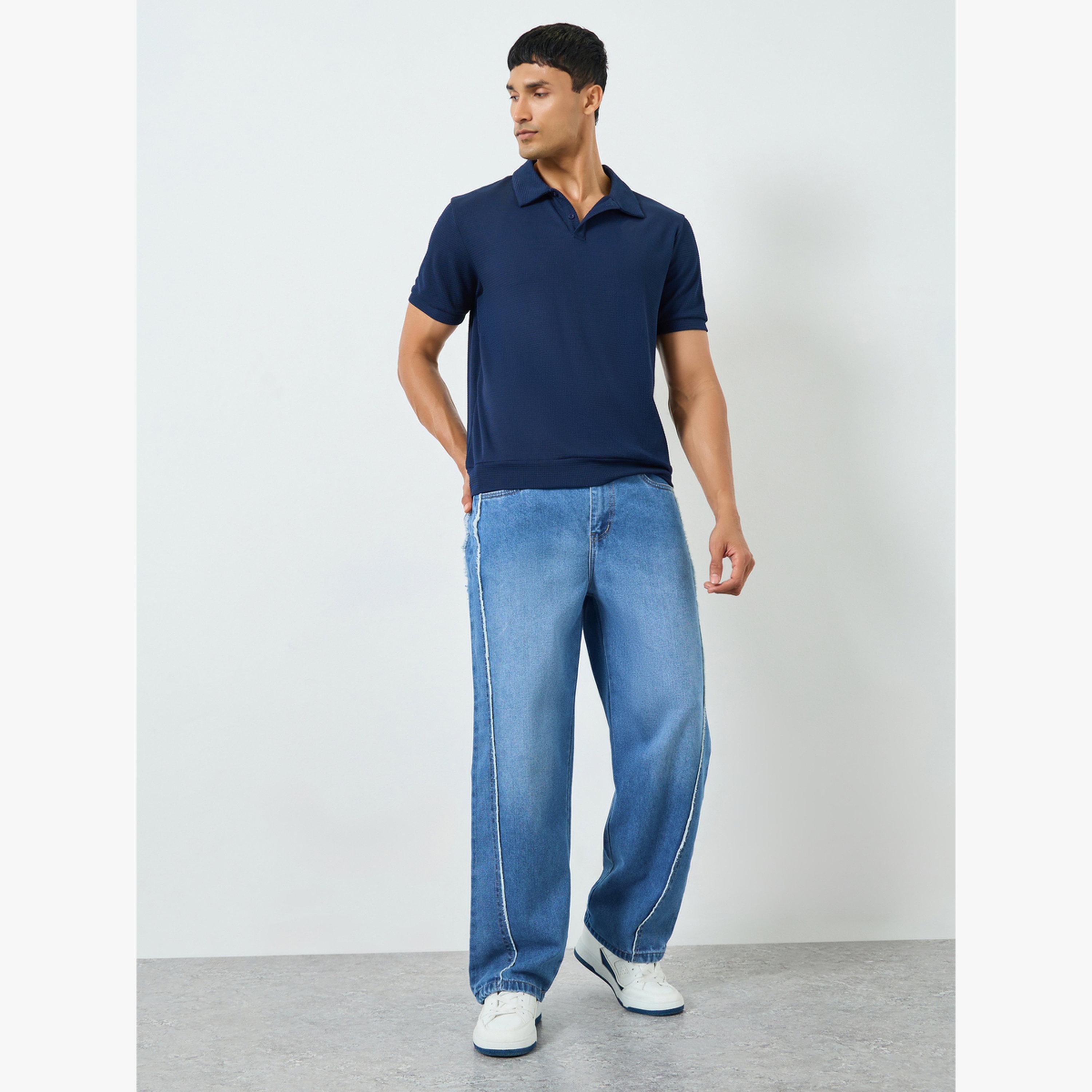 جينز بقصة فضفاضة وباهت بتفاصيل لوحة جانبية-men-clothing-bottoms-jeans-image-2