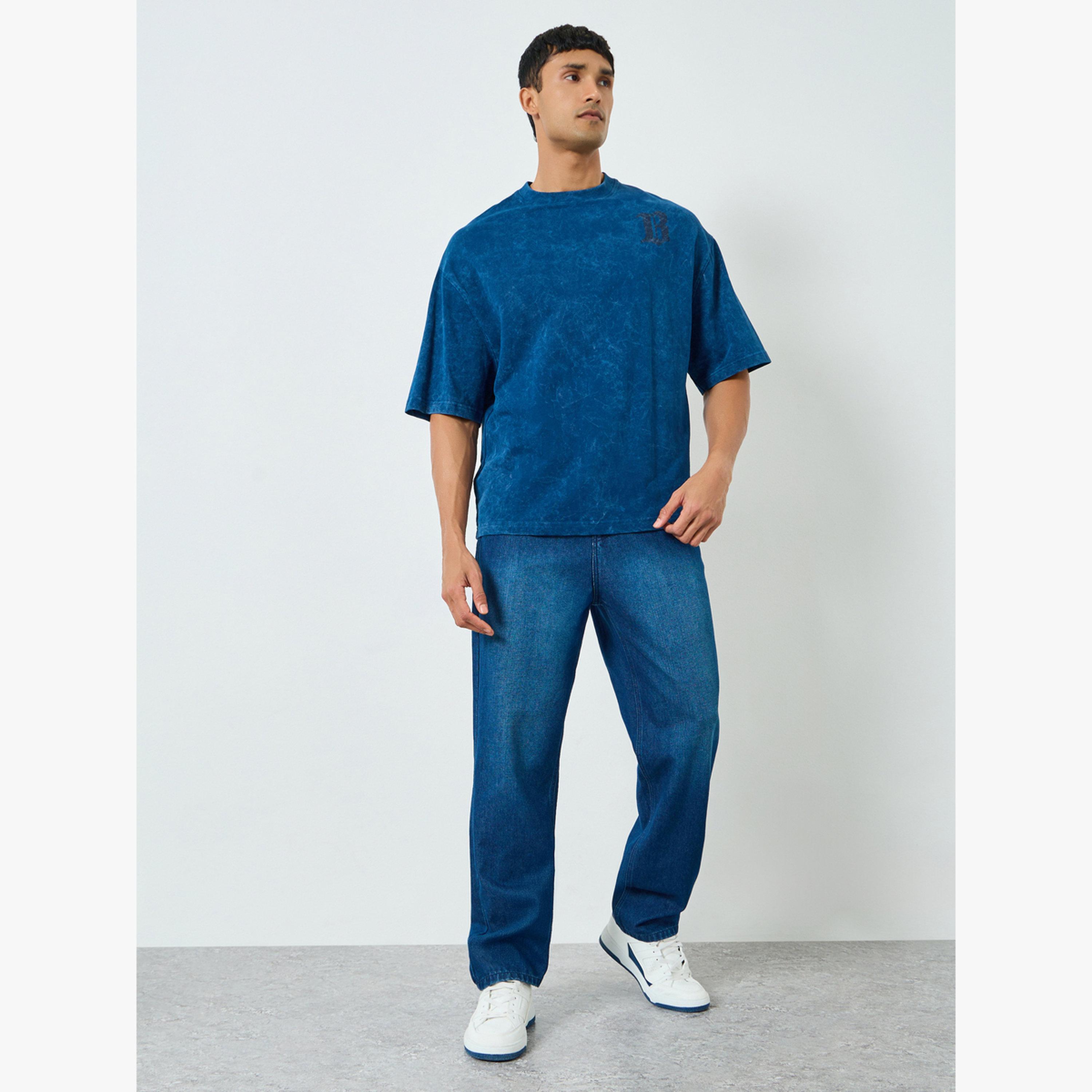 جينز بتفاصيل مشطوفة وقصة سائبة-men-clothing-bottoms-jeans-image-2