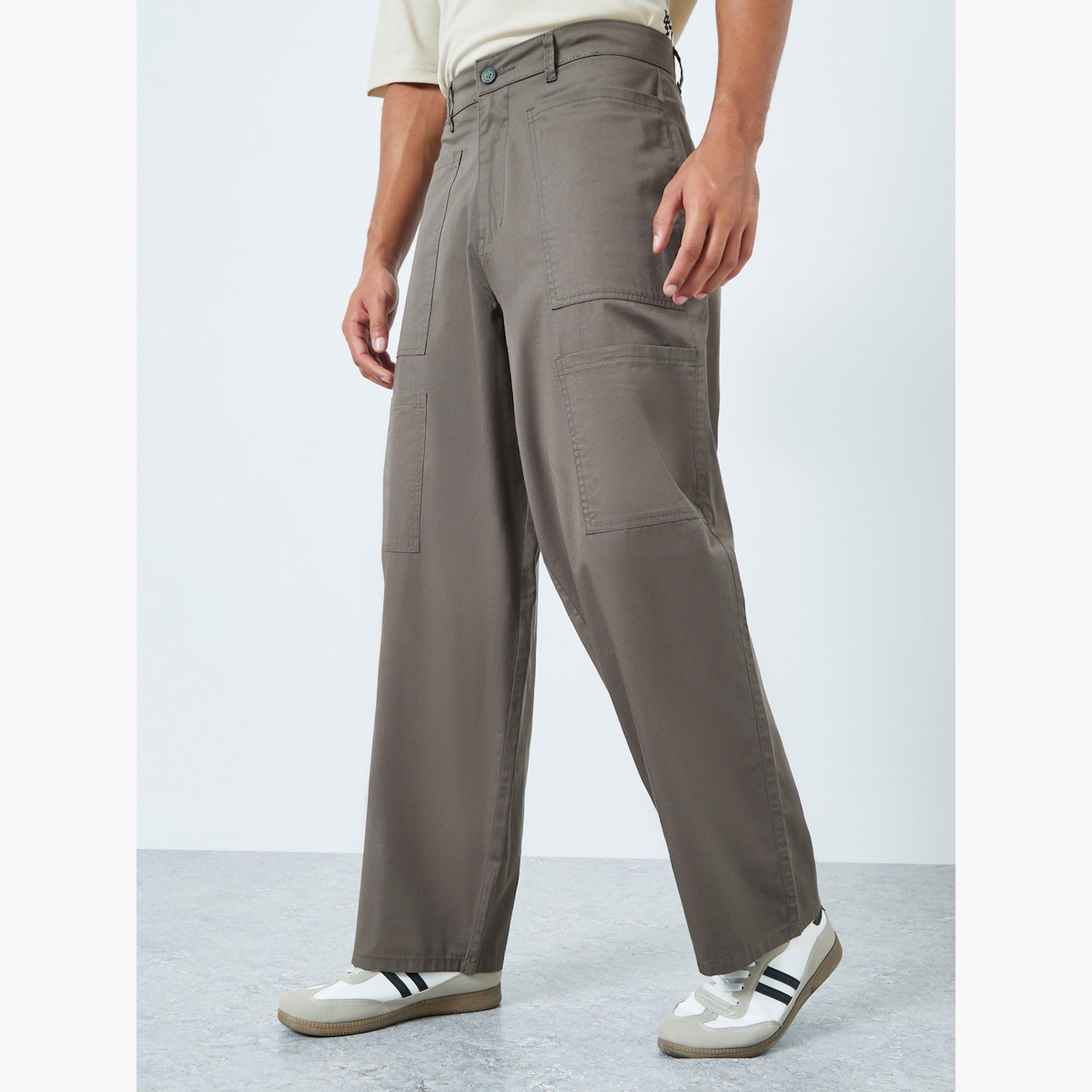 بنطال رجالي بقصة فضفاضة وجيوب كارجو-men-clothing-bottoms-joggers-image-1