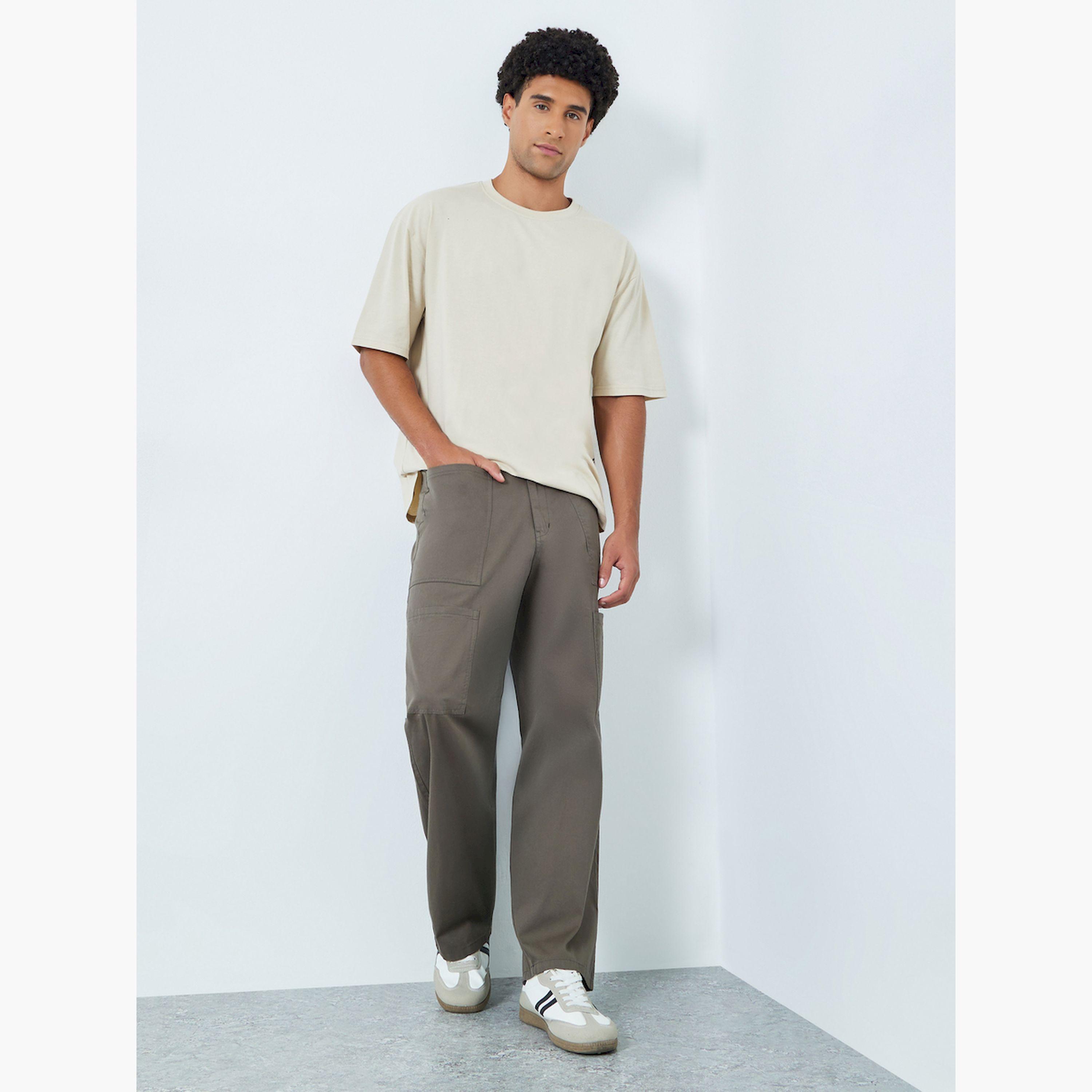 بنطال رجالي بقصة فضفاضة وجيوب كارجو-men-clothing-bottoms-joggers-image-2