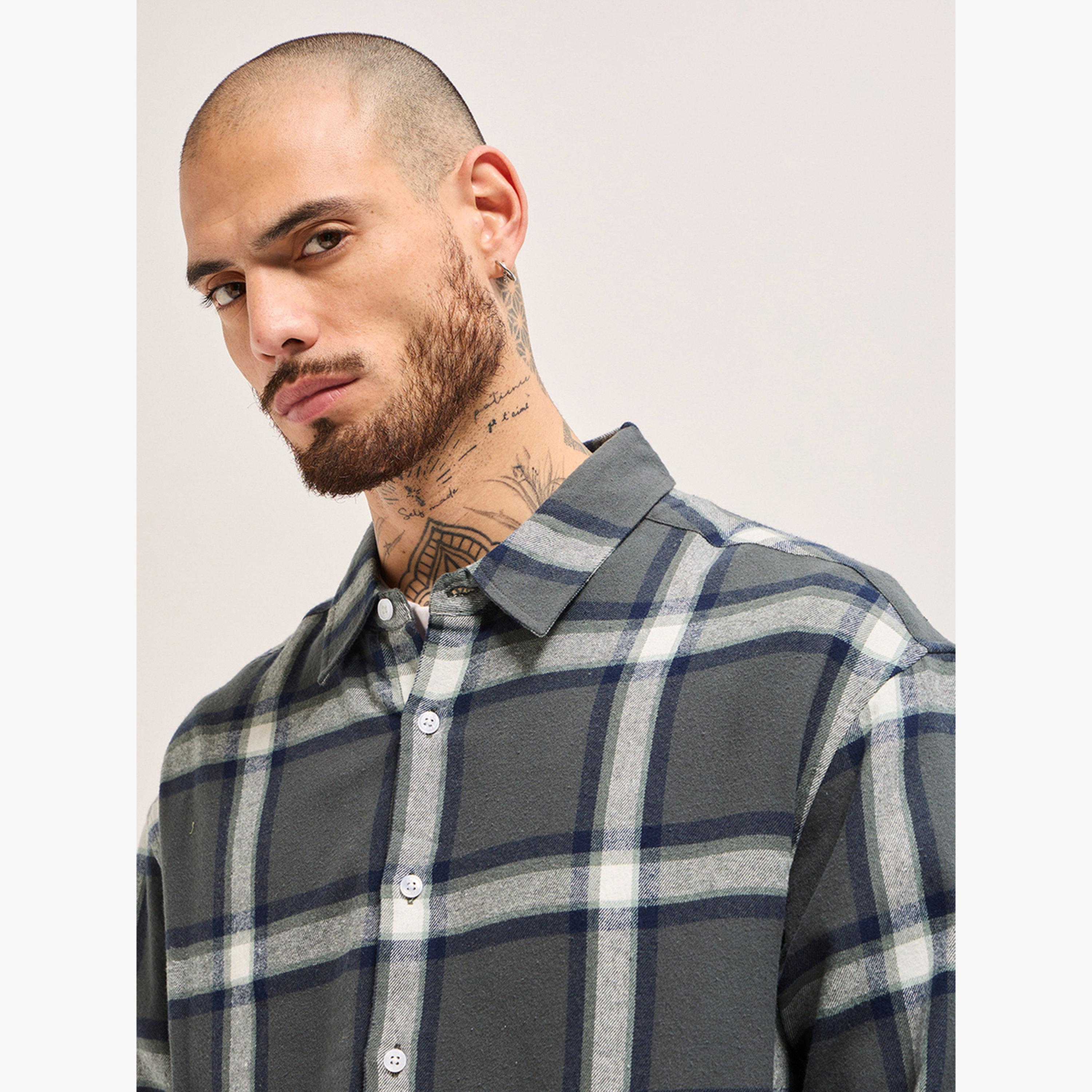 ذا بير هاوس × ستايلي - قميص فلانيل رجالي من القطن بنقشة مربعات وقصة مريحة-men-clothing-shirts-image-3
