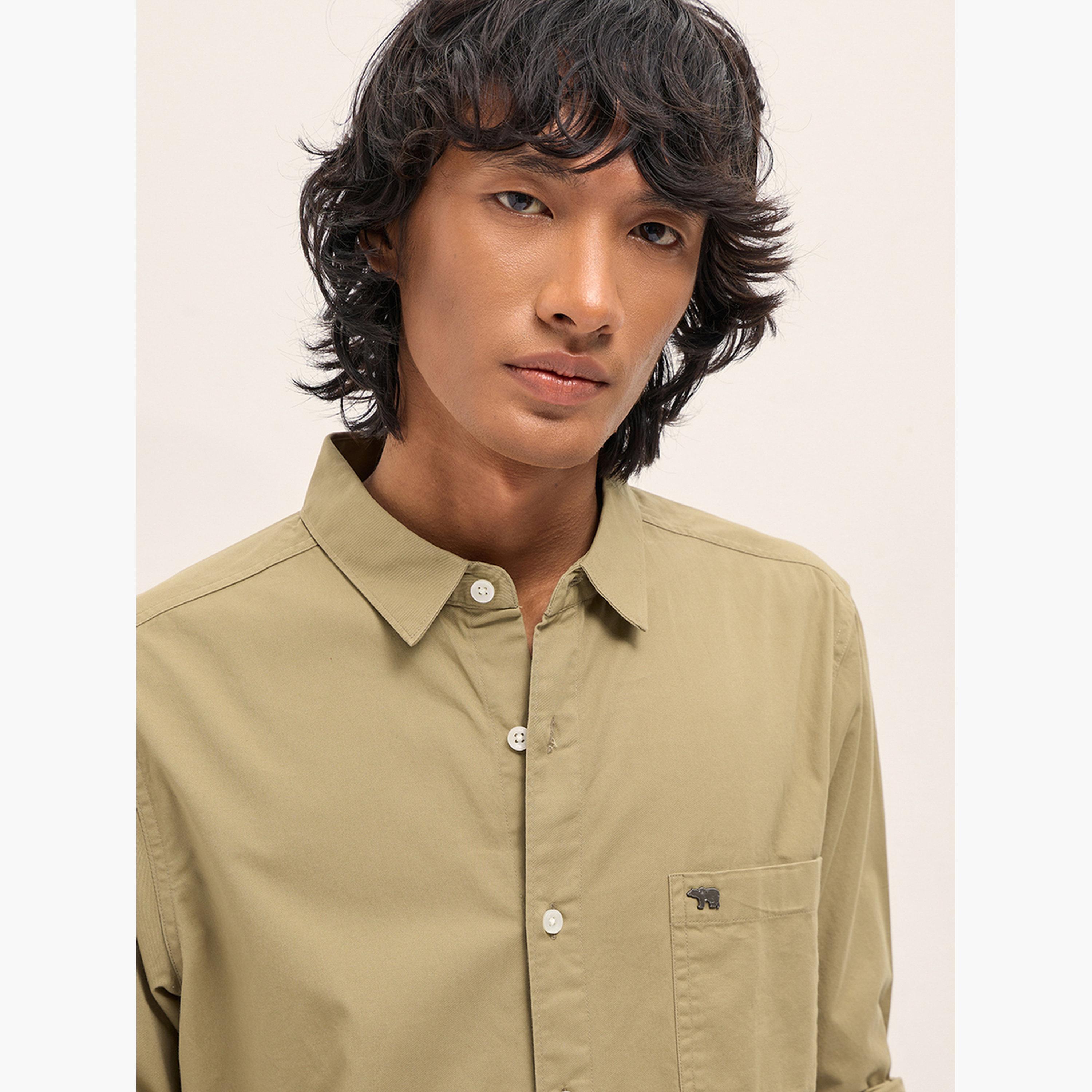 ذا بير هاوس × ستايلي - قميص رجالي قطني سادة بقصة ضيقة لإطلالة الكاجوال-men-clothing-shirts-image-2