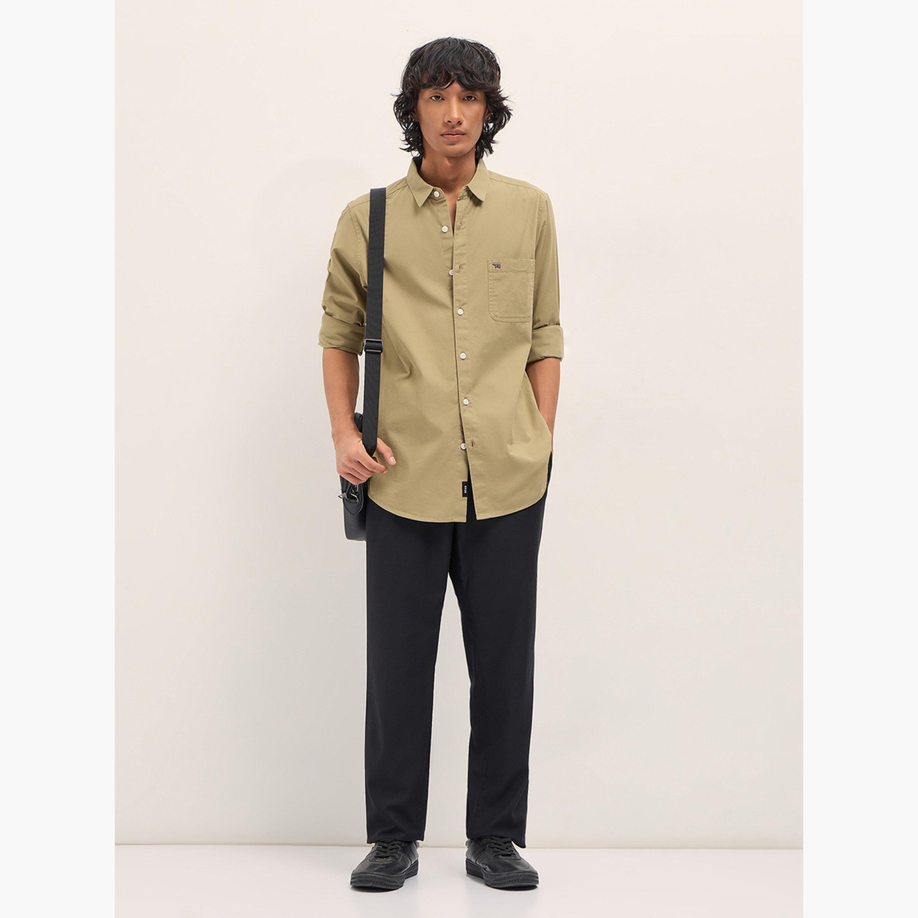 ذا بير هاوس × ستايلي - قميص رجالي قطني سادة بقصة ضيقة لإطلالة الكاجوال-men-clothing-shirts-image-3