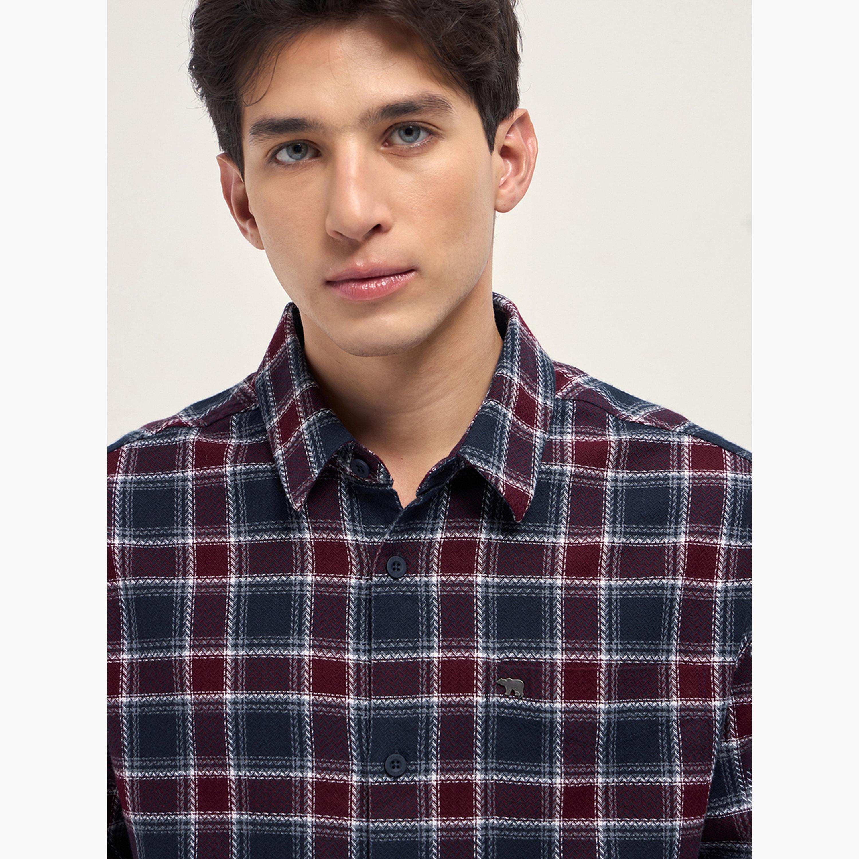 ذا بير هاوس × ستايلي - قميص رجالي من القطن الفلانيل بنقشة مربعات، بقصة مريحة-men-clothing-shirts-image-2