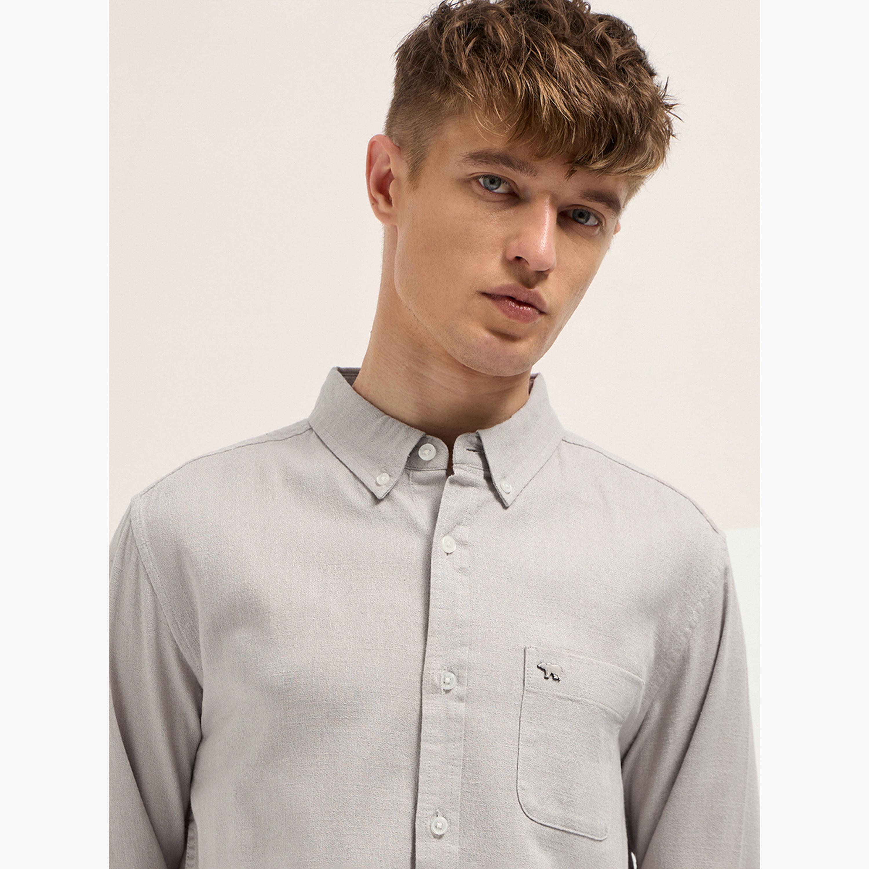 ذا بير هاوس × ستايلي - قميص رجالي قطني سادة بقصة ضيقة لإطلالة الكاجوال-men-clothing-shirts-image-2
