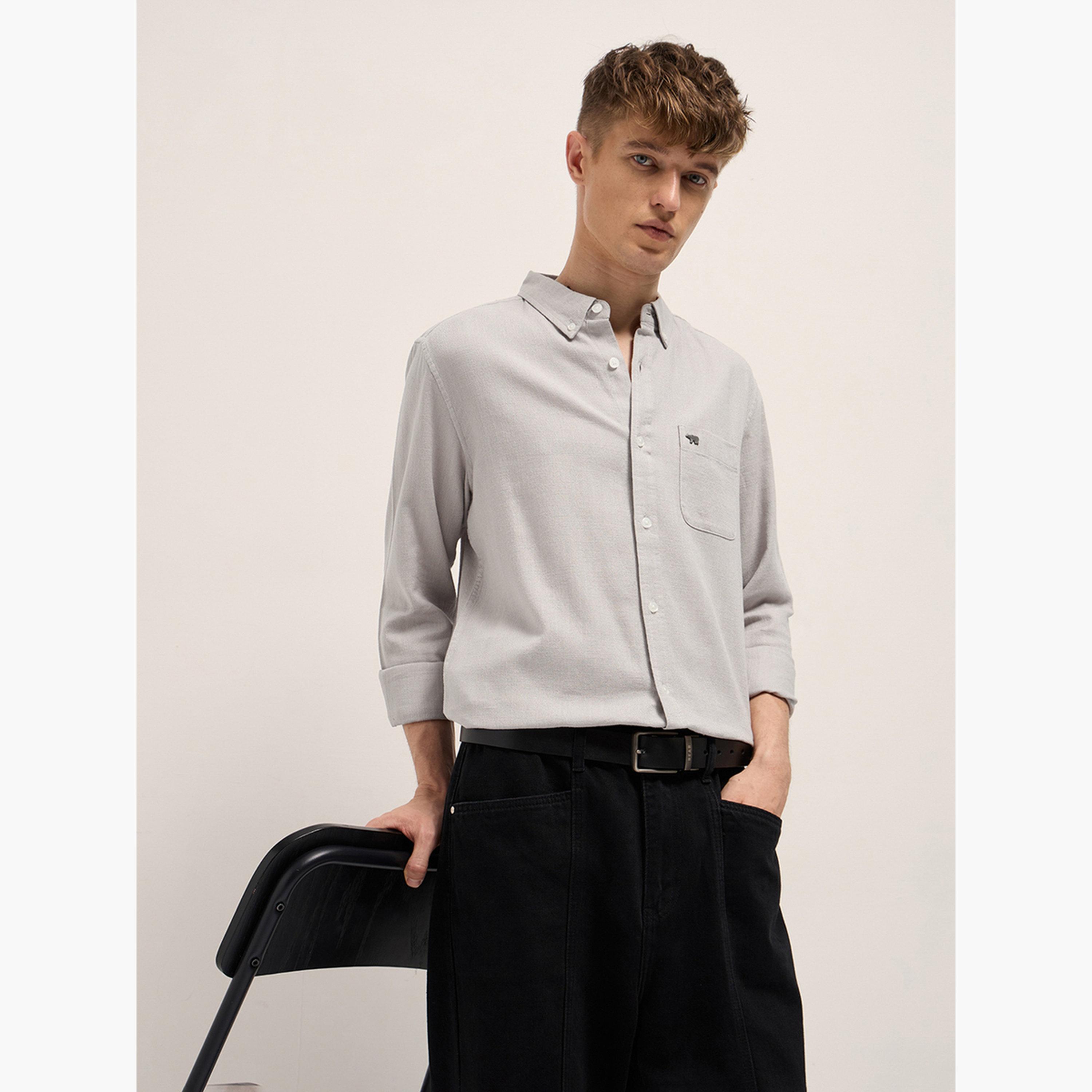 ذا بير هاوس × ستايلي - قميص رجالي قطني سادة بقصة ضيقة لإطلالة الكاجوال-men-clothing-shirts-image-5