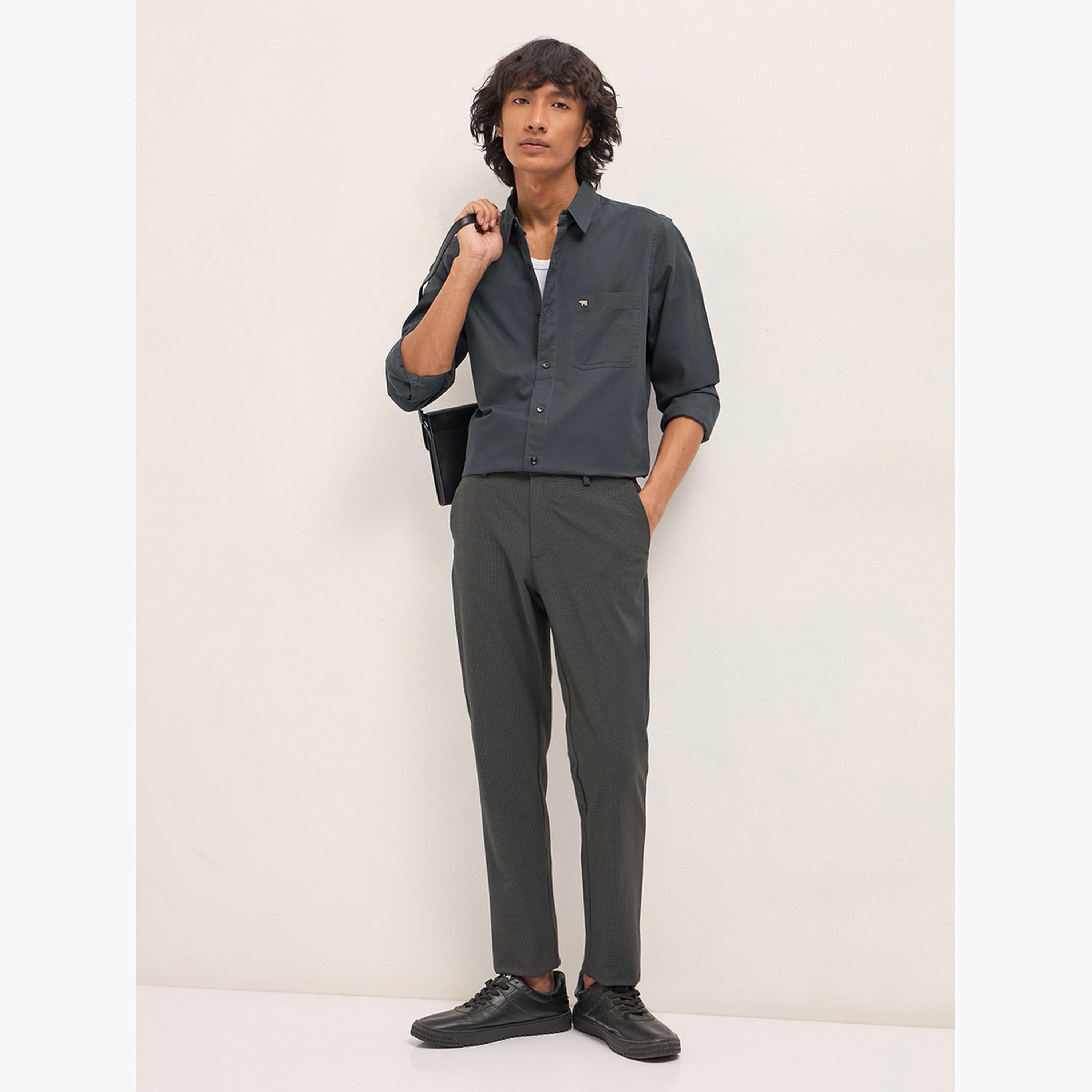 ذا بير هاوس × ستايلي - قميص رجالي قطني سادة بقصة ضيقة لإطلالة الكاجوال-men-clothing-shirts-image-2
