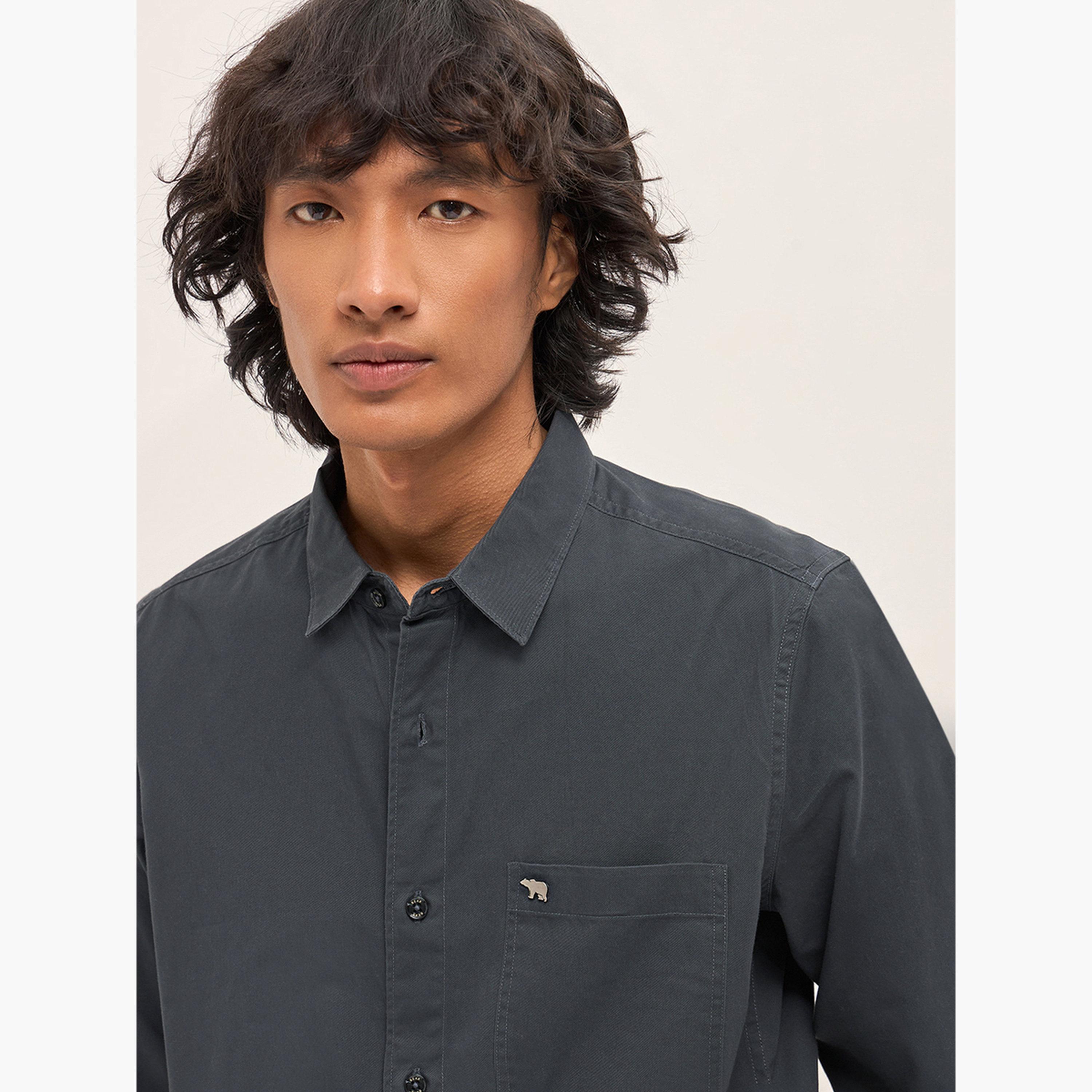ذا بير هاوس × ستايلي - قميص رجالي قطني سادة بقصة ضيقة لإطلالة الكاجوال-men-clothing-shirts-image-3