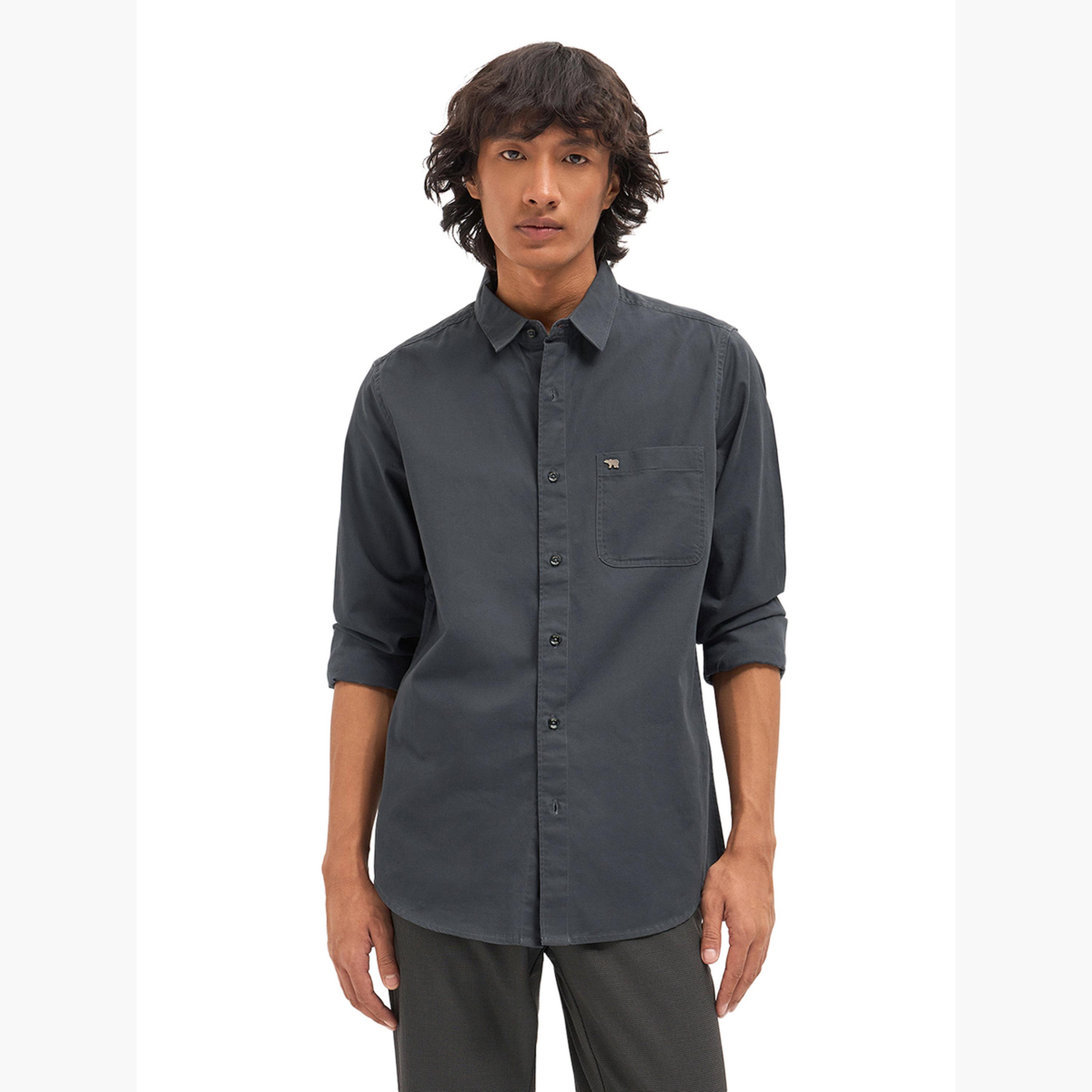 ذا بير هاوس × ستايلي - قميص رجالي قطني سادة بقصة ضيقة لإطلالة الكاجوال-men-clothing-shirts-image-4
