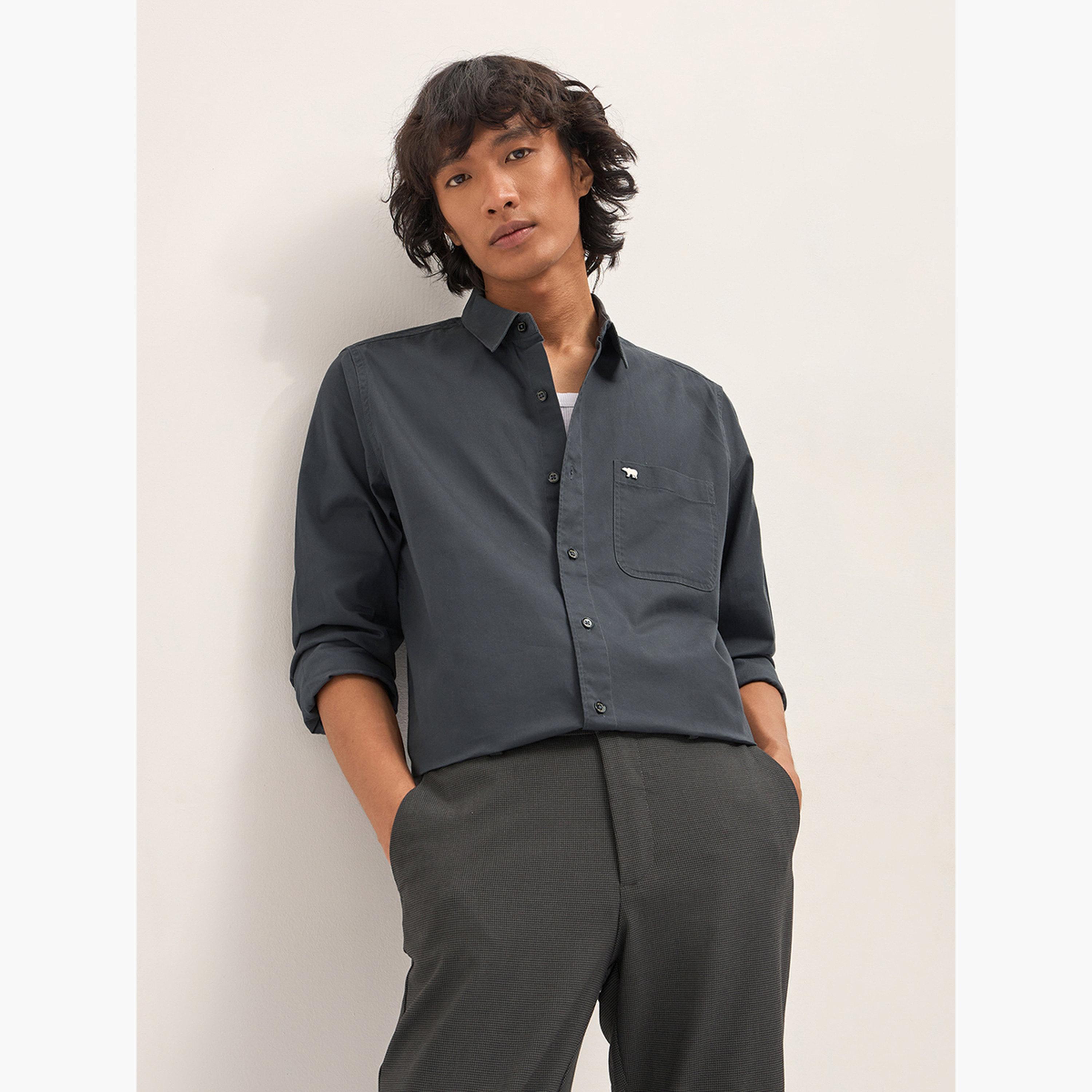 ذا بير هاوس × ستايلي - قميص رجالي قطني سادة بقصة ضيقة لإطلالة الكاجوال-men-clothing-shirts-image-5