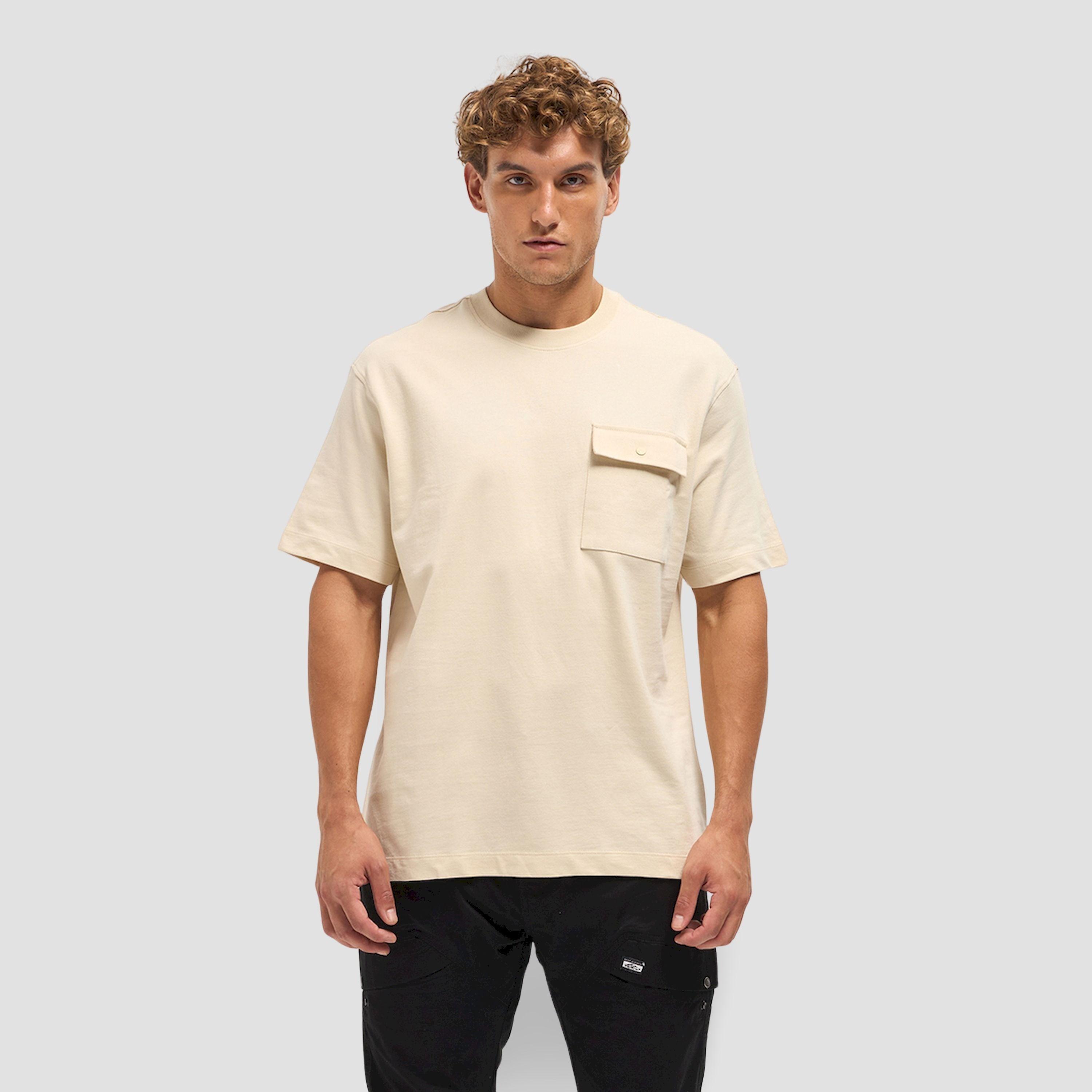 تيشيرت رجالي بطبعة نصية وقصة فضفاضة-men-clothing-tshirtsandpolos-tshirts-image-1