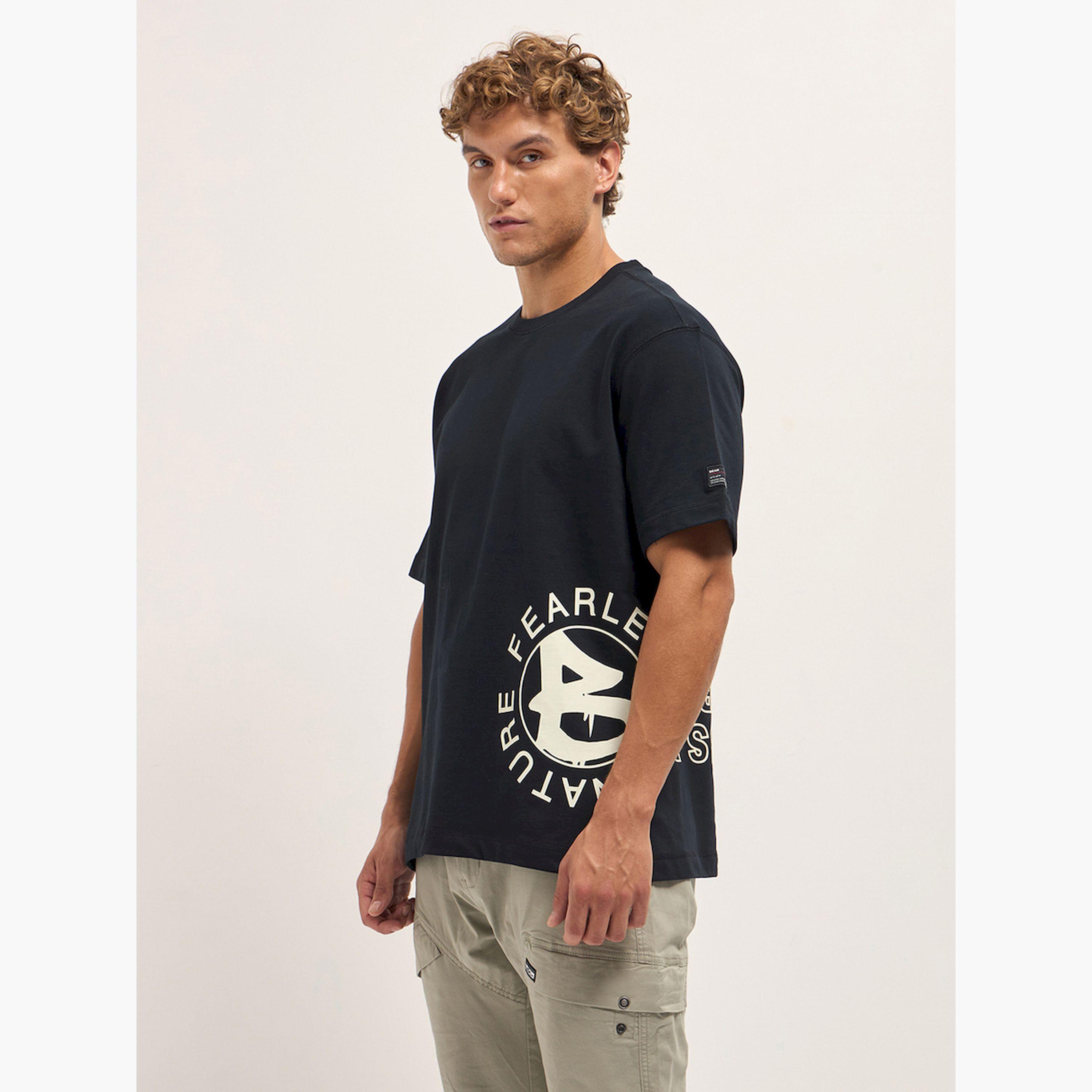 تيشيرت رجالي قطن خالص بطبعة جرافيك وقصة فضفاضة-men-clothing-tshirtsandpolos-tshirts-image-3