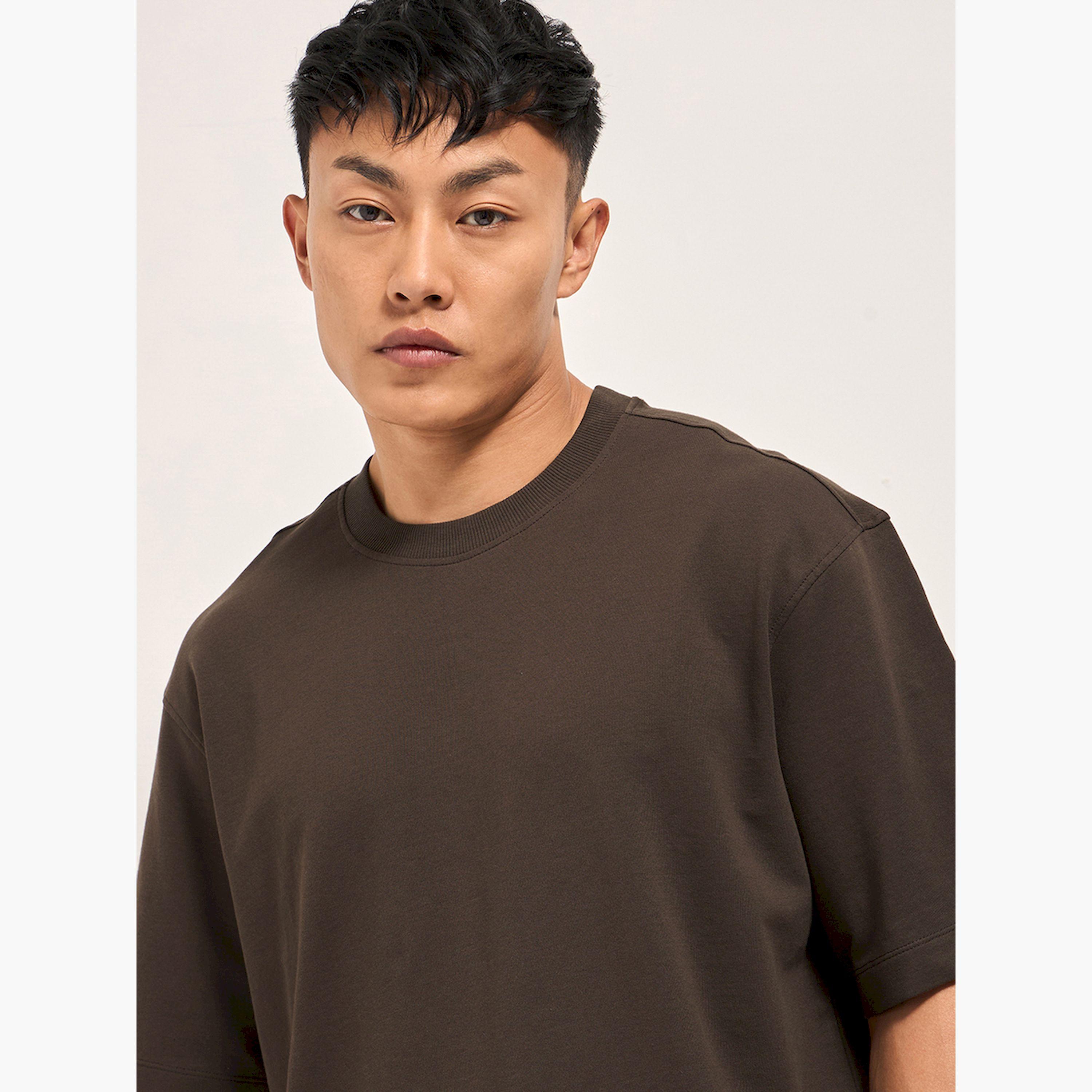 تيشيرت رجالي قطن خالص بطبعة جرافيك وقصة فضفاضة-men-clothing-tshirtsandpolos-tshirts-image-4