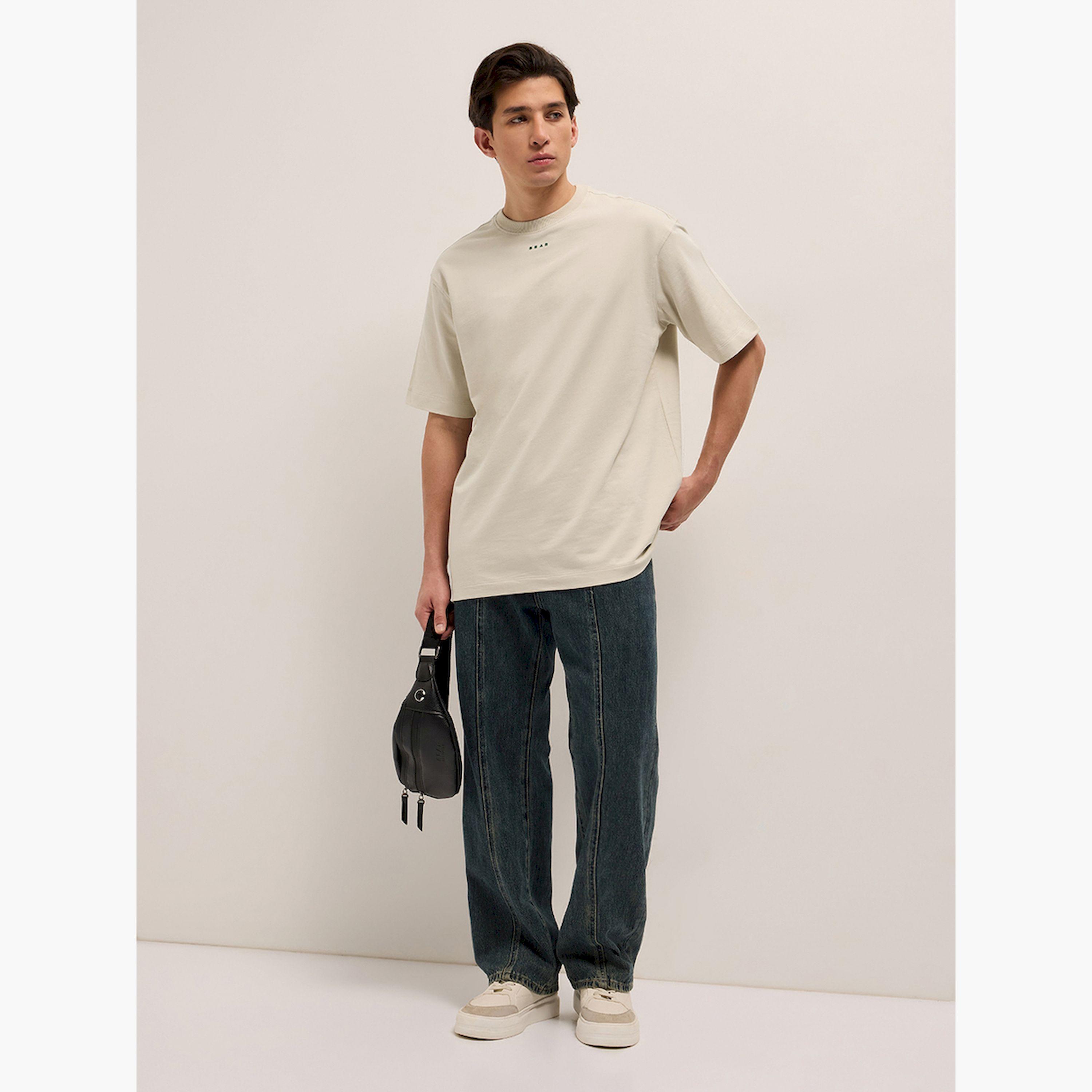 تيشيرت رجالي قطن خالص بطبعة جرافيك وقصة فضفاضة-men-clothing-tshirtsandpolos-tshirts-image-2
