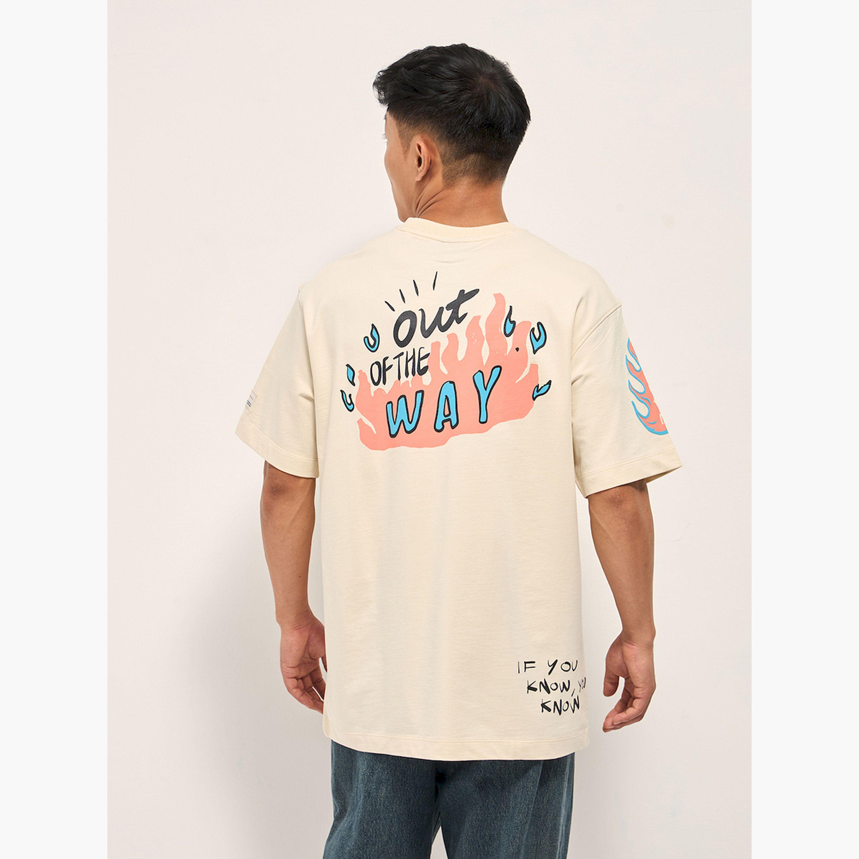 تيشيرت رجالي قطن خالص بطبعة جرافيك وقصة فضفاضة-men-clothing-tshirtsandpolos-tshirts-image-3