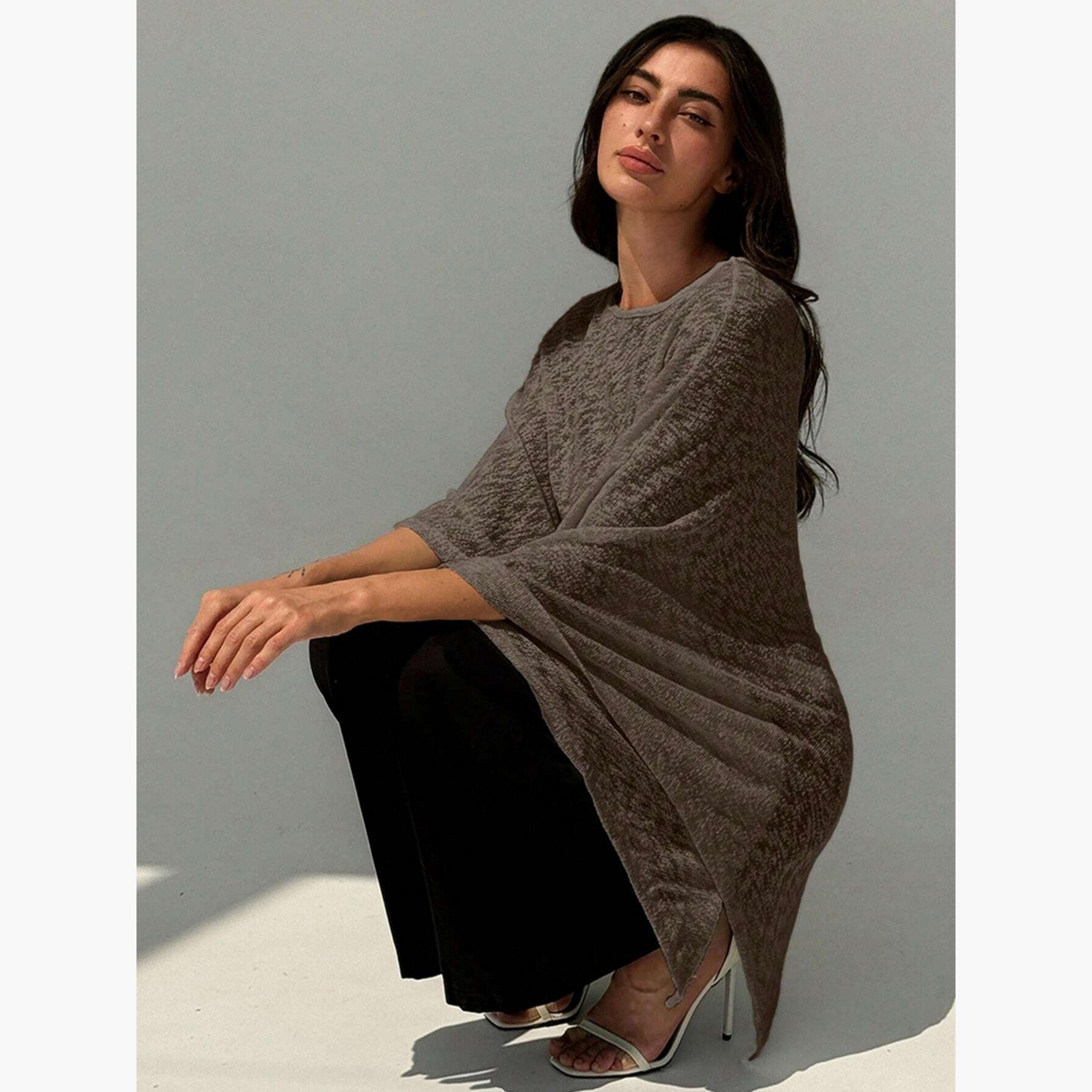 بلوزة كيب سادة بياقة دائرية وتفاصيل بارزة الملمس-women-clothing-shirtsandblouses-blouses-image-4