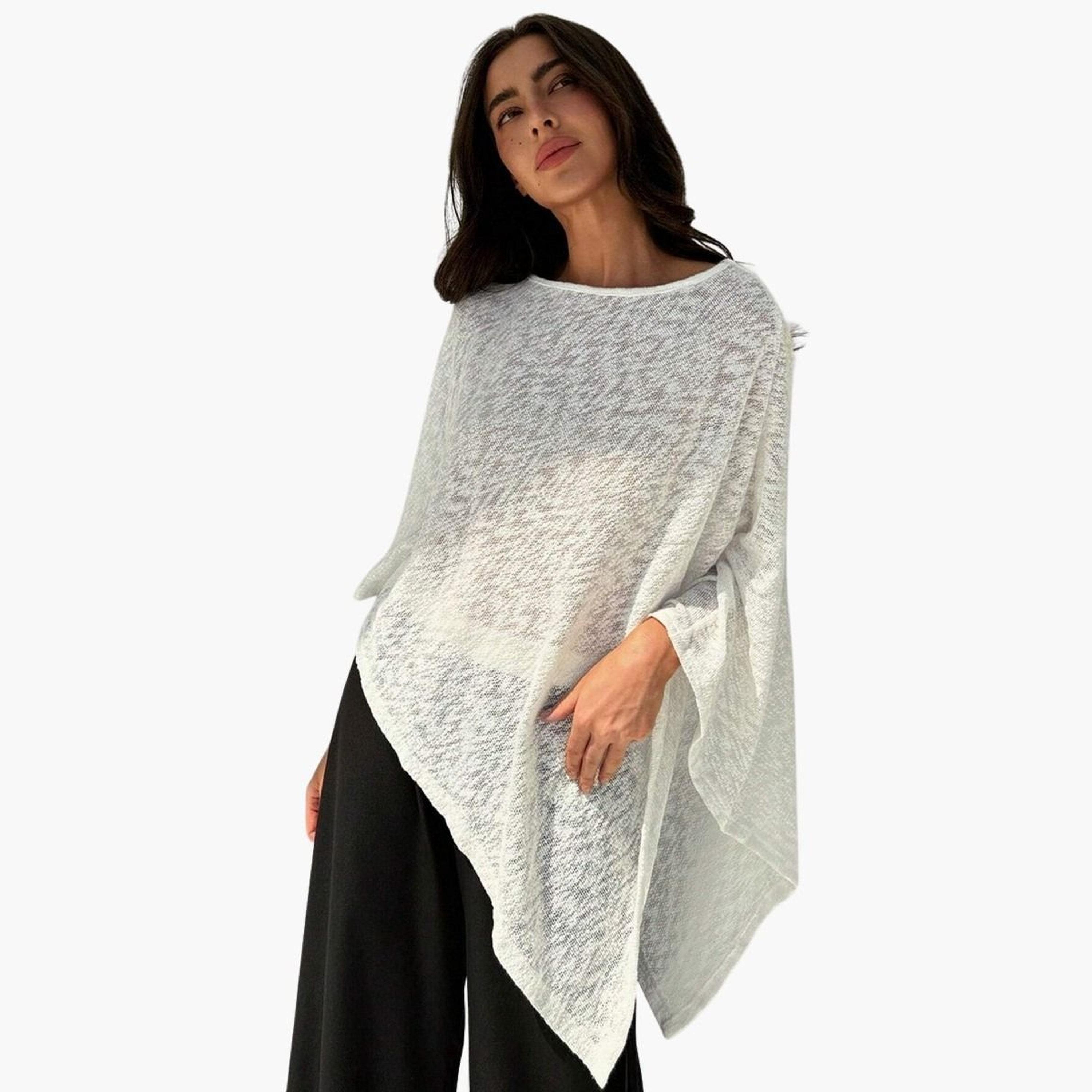 بلوزة كيب سادة بياقة دائرية وتفاصيل بارزة الملمس-women-clothing-shirtsandblouses-blouses-image-1
