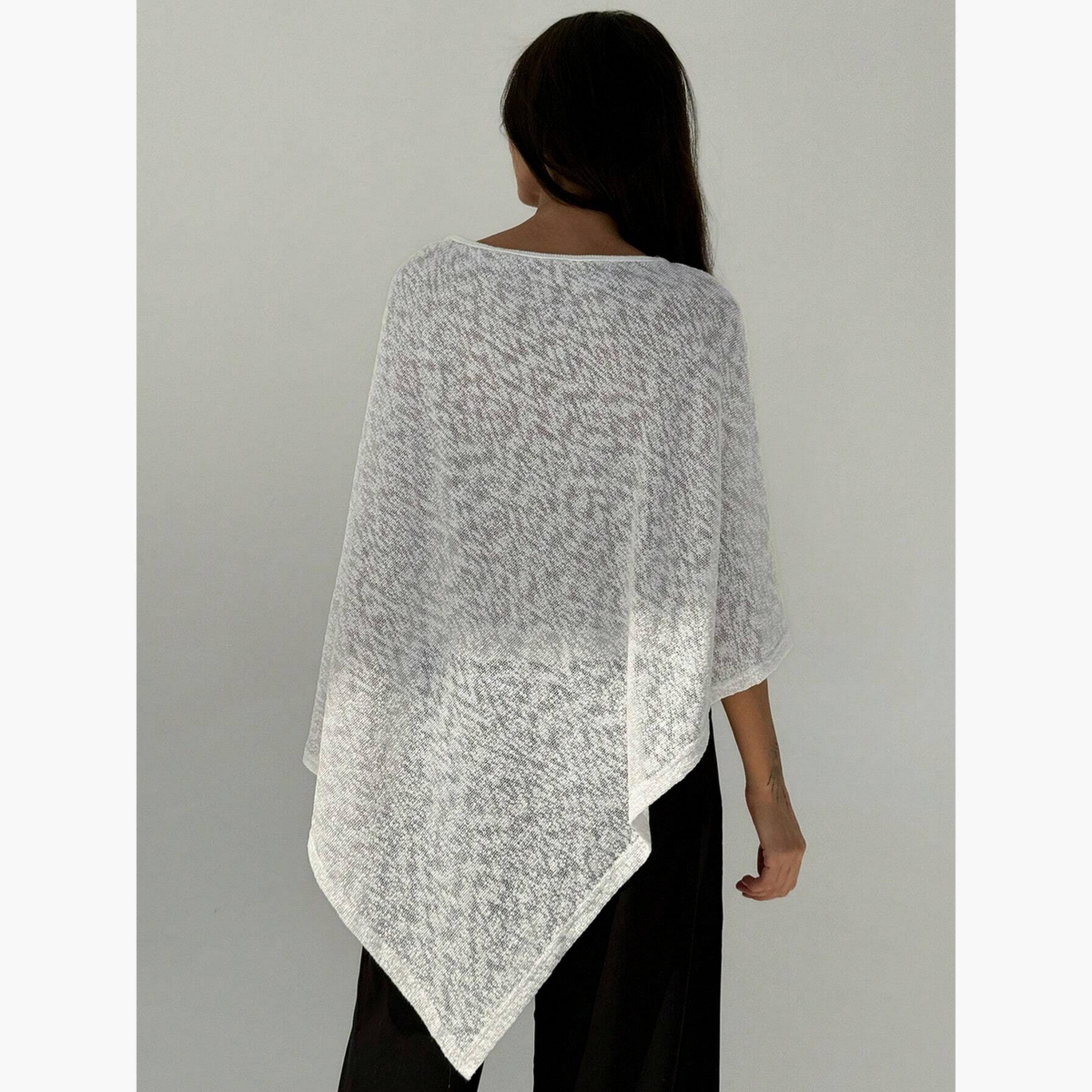 بلوزة كيب سادة بياقة دائرية وتفاصيل بارزة الملمس-women-clothing-shirtsandblouses-blouses-image-2