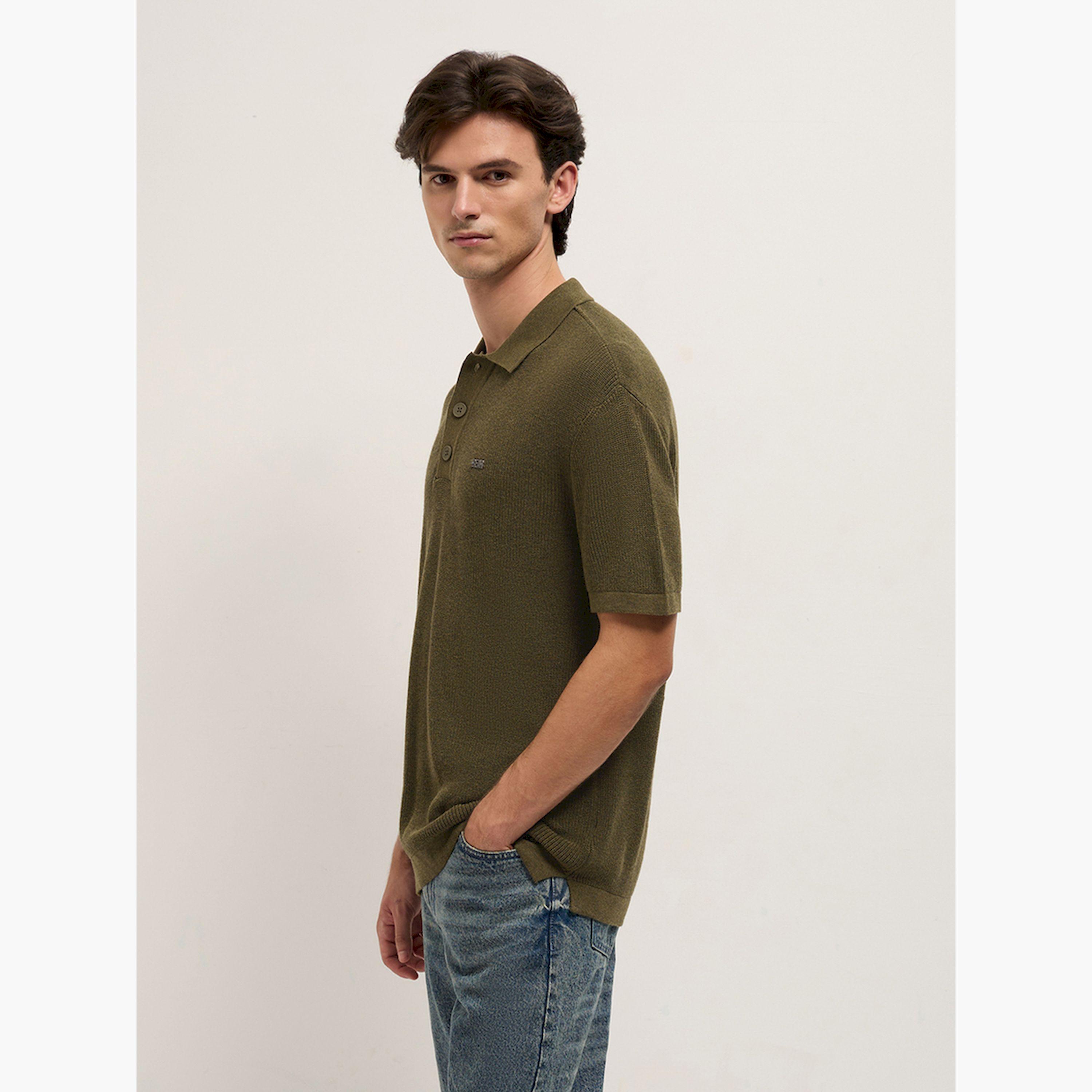 قميص بولو رجالي محبوك بارز الملمس وقصة مريحة-men-clothing-tshirtsandpolos-polos-image-3