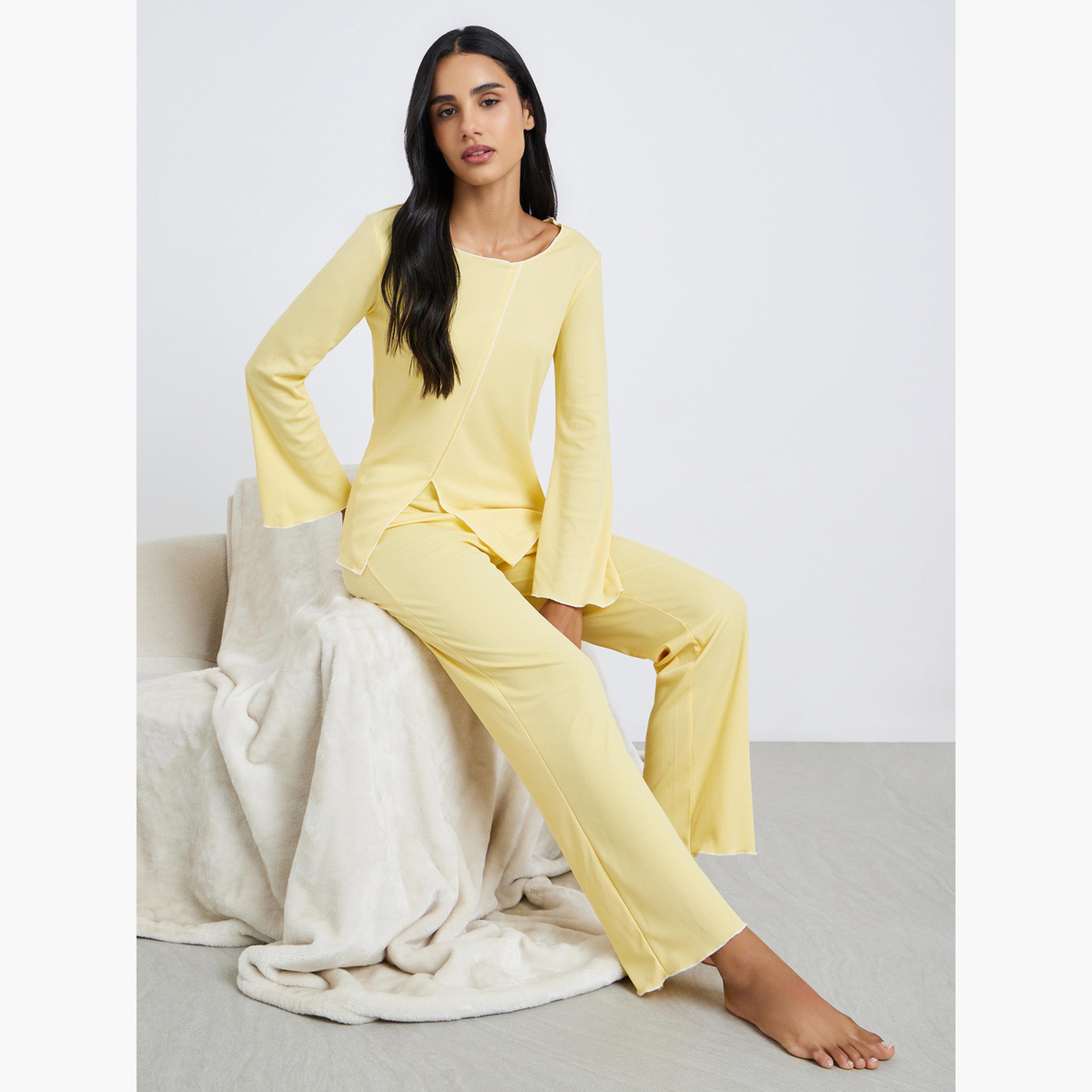 طقم بيجاما من بنطال وبلوزة مضلعة-women-clothing-nightwear-pyjamas-longsets-image-2
