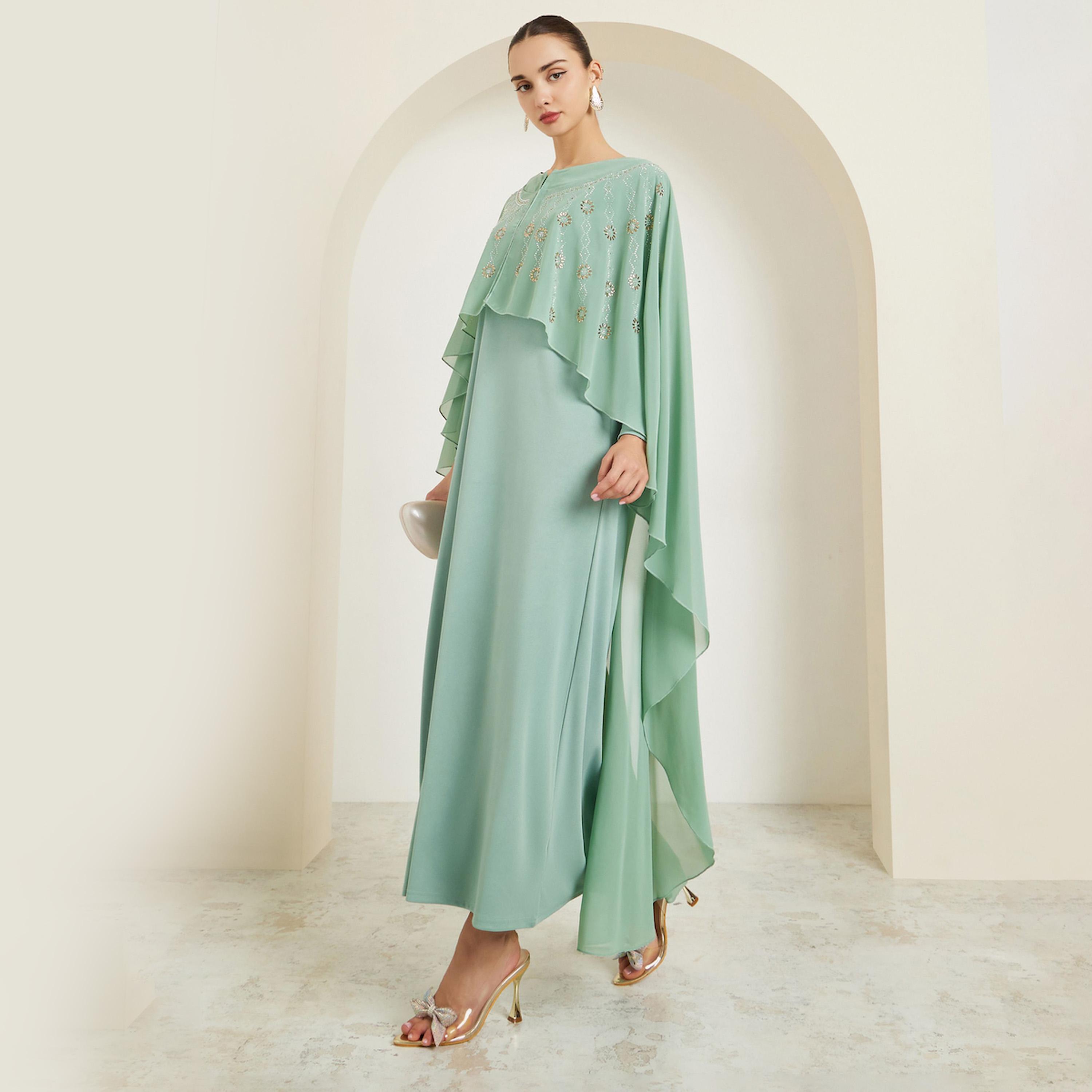 قفطان طويل أخضر بأكمام كيب مزينة-women-clothing-dresses-image-1
