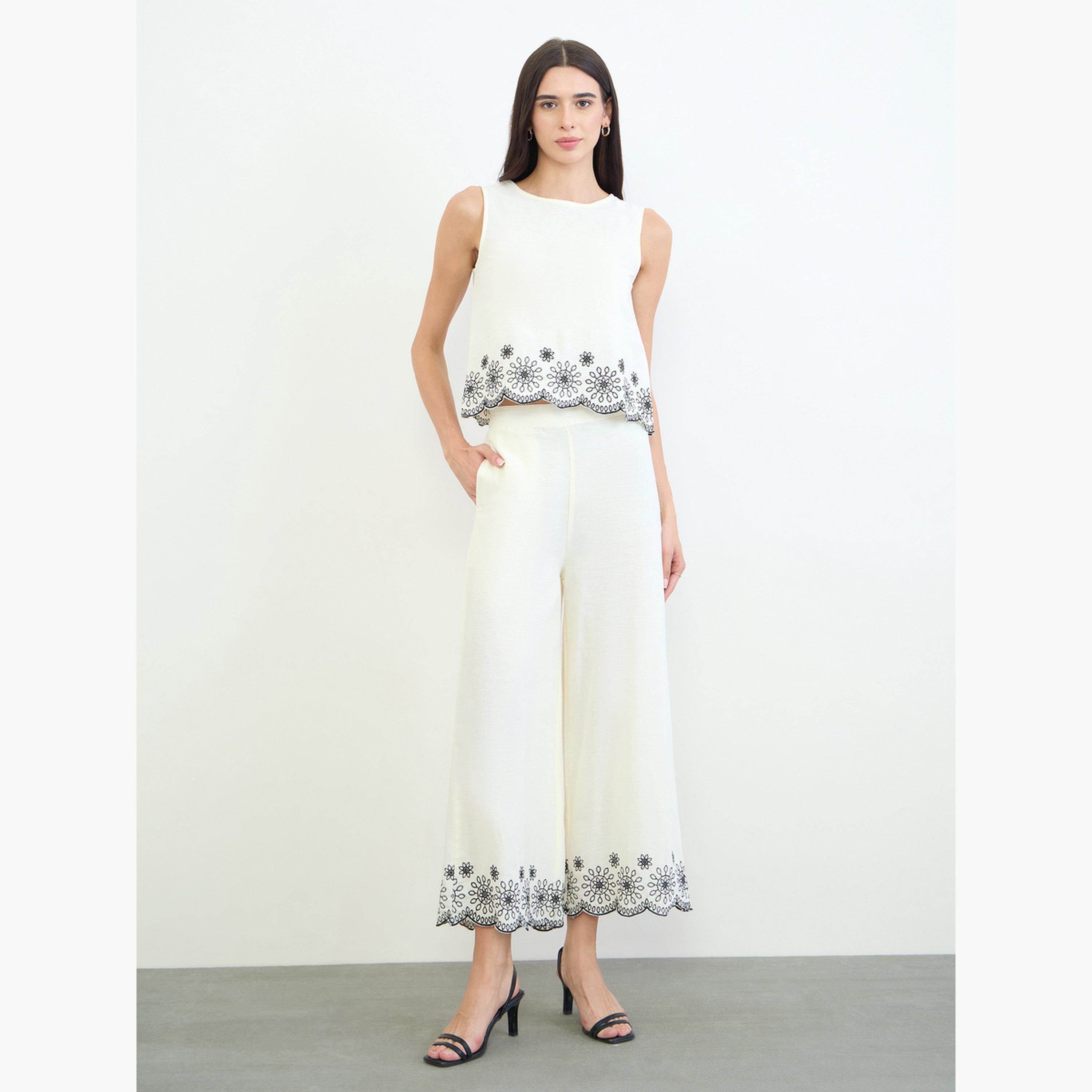 مجموعة من بنطال بأرجل واسعة وبلوزة مطرزة-women-clothing-coordsets-image-1