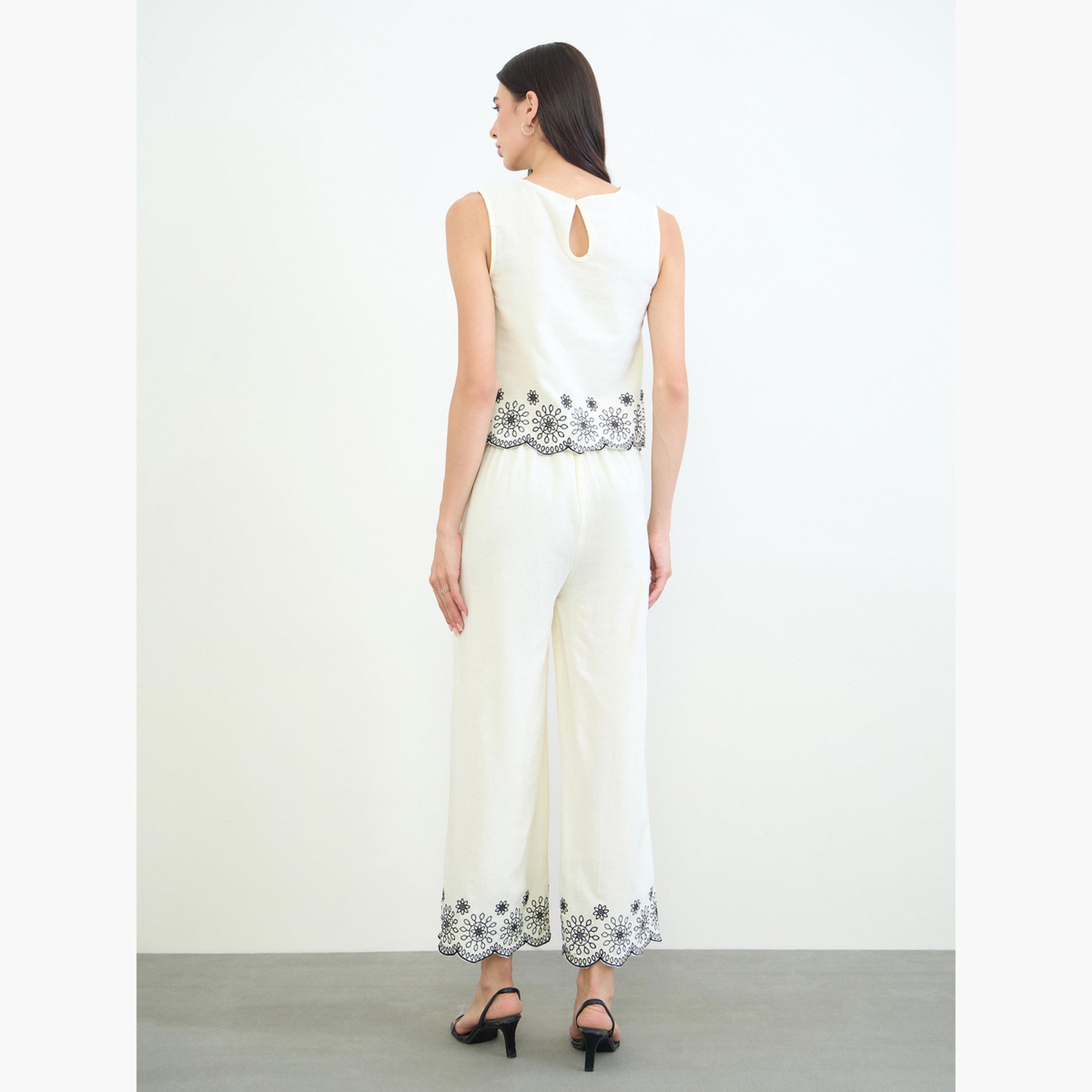 مجموعة من بنطال بأرجل واسعة وبلوزة مطرزة-women-clothing-coordsets-image-4