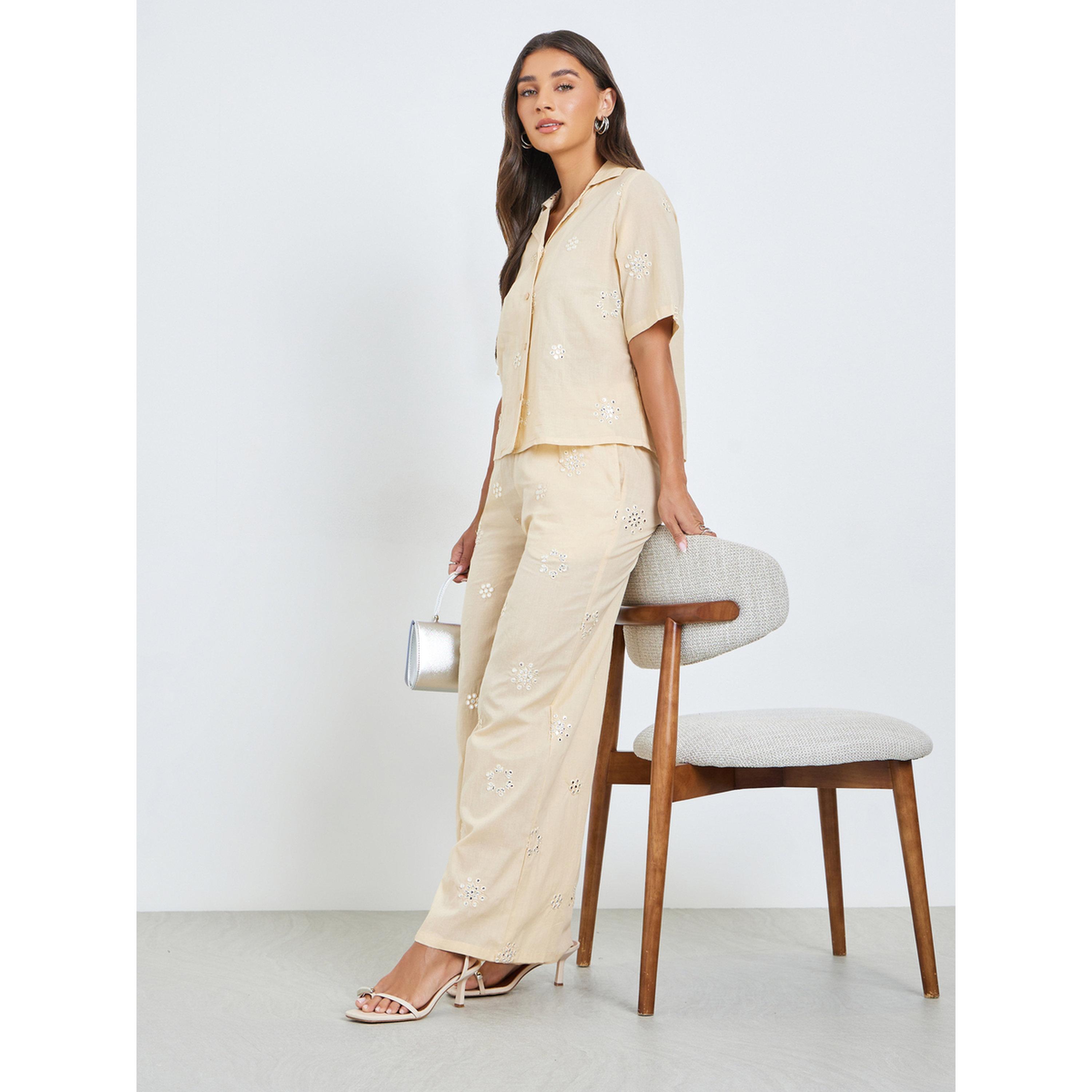 طقم منسق من بنطال وبلوزة قطن مطرزة-women-clothing-coordsets-image-3