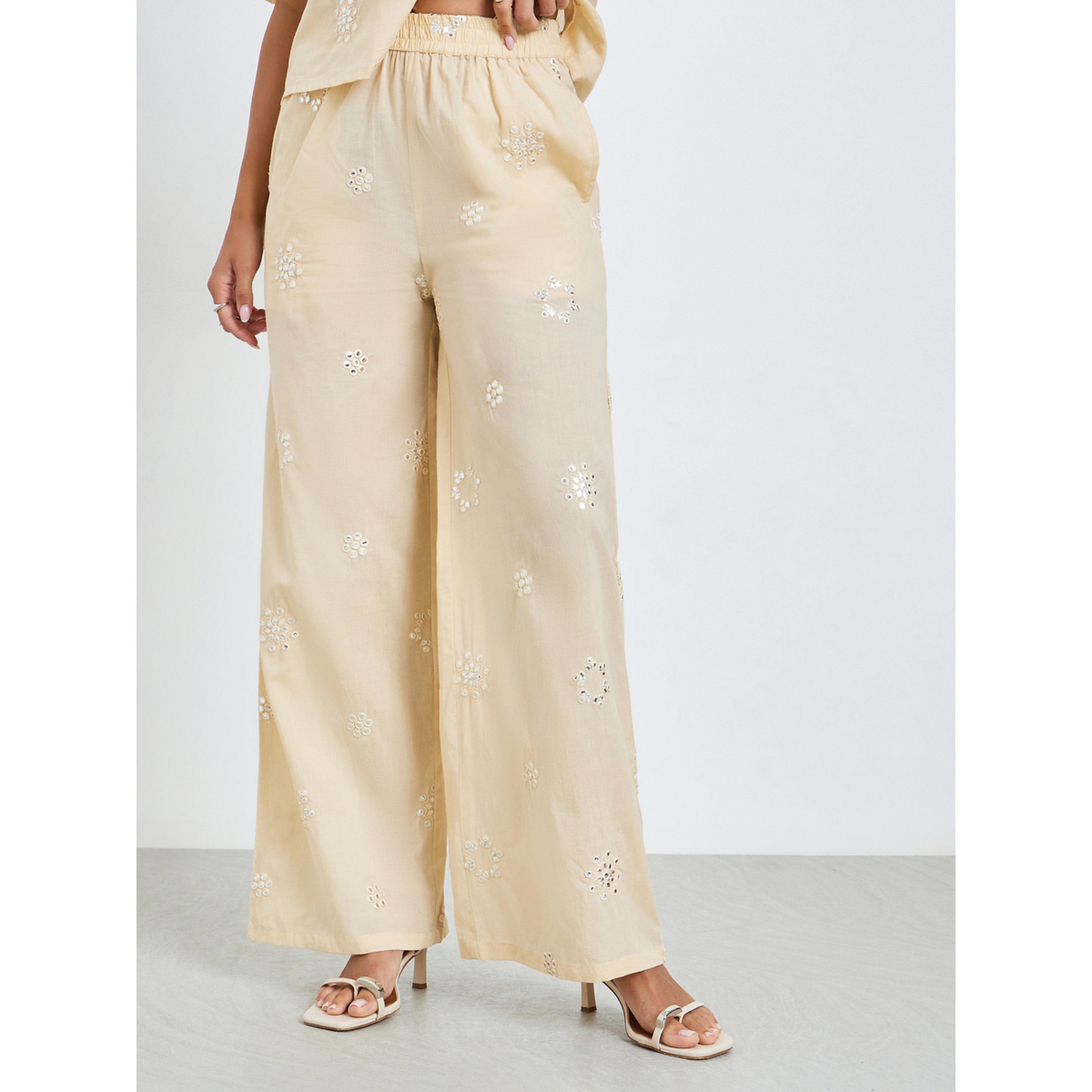 طقم منسق من بنطال وبلوزة قطن مطرزة-women-clothing-coordsets-image-5