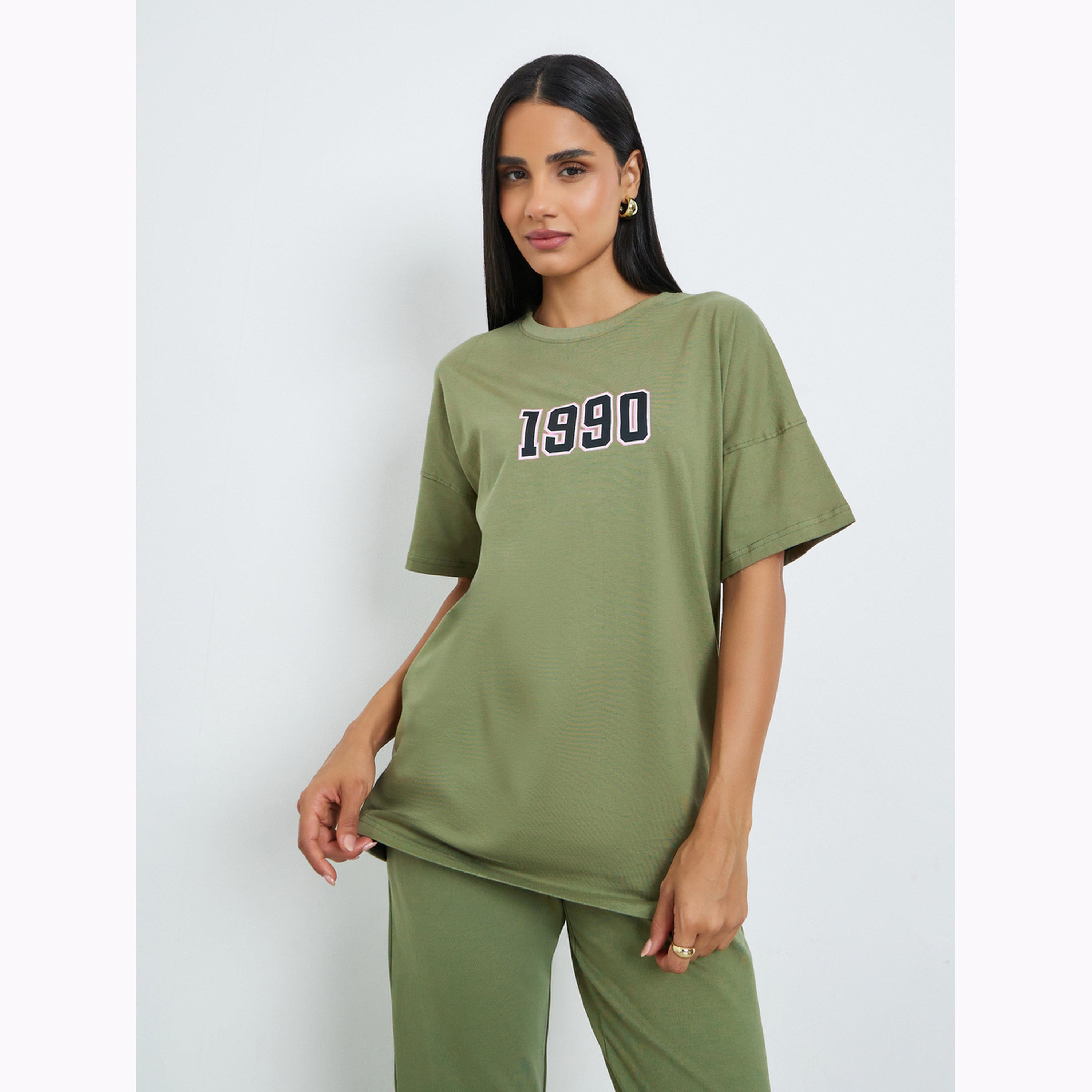 طقم منسق من جوغر بأساور وتيشيرت طويل بطبعة-women-clothing-coordsets-image-3