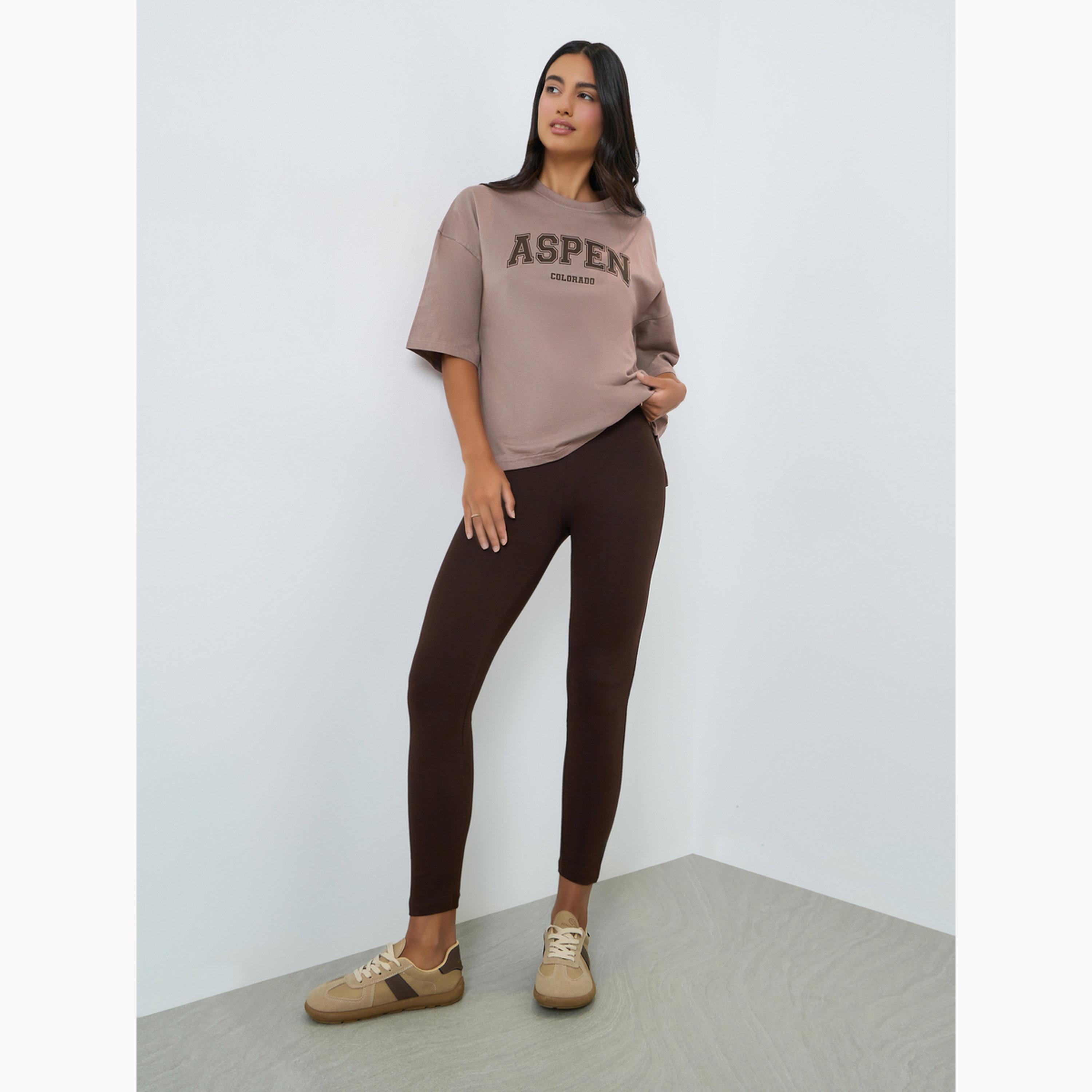 طقم منسق من ليقنز وتيشيرت فضفاض بطبعة شعار-women-clothing-coordsets-image-1