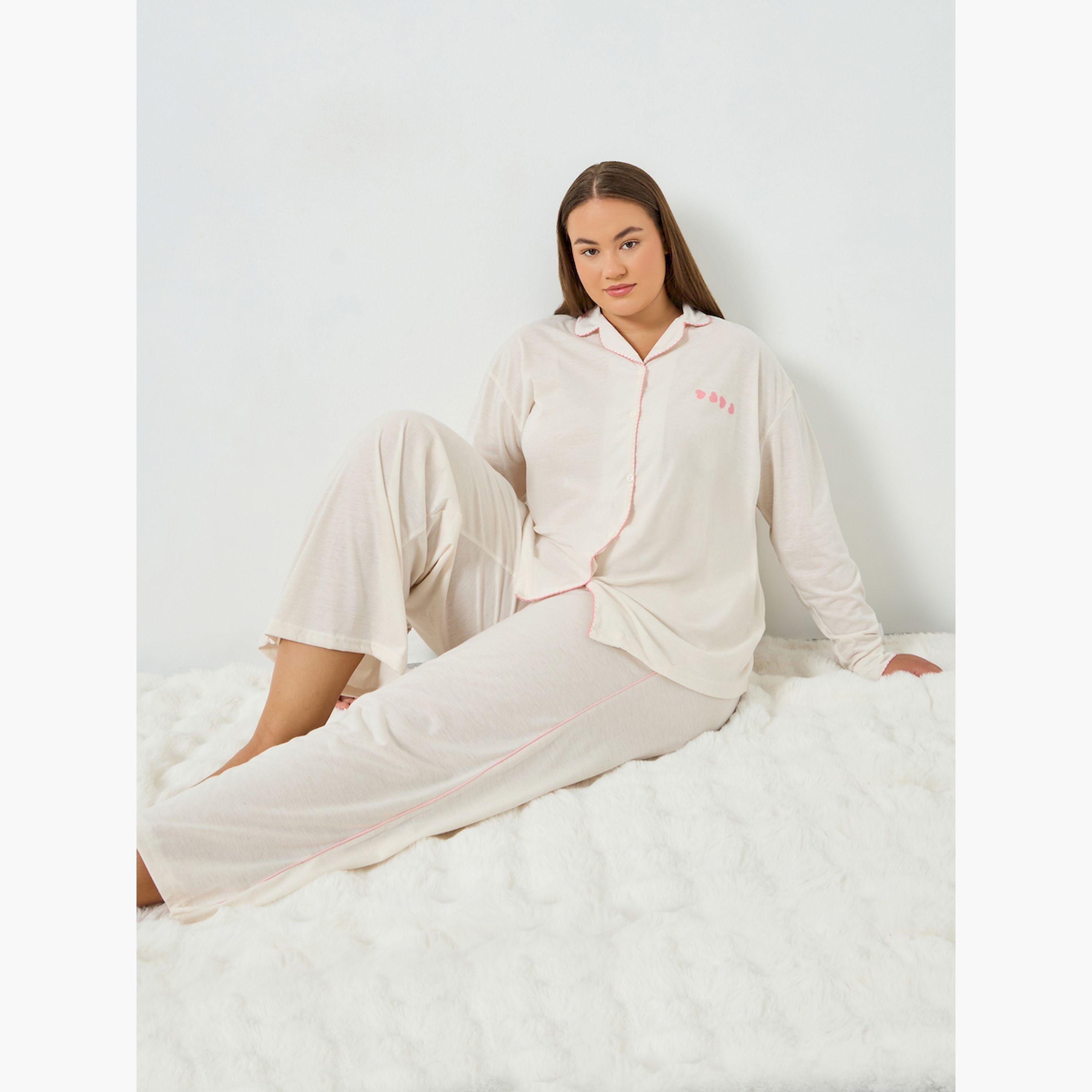 طقم بيجاما بمقاس كبير من بنطال وتيشيرت بطبعة قلوب-women-clothing-nightwear-pyjamas-longsets-image-2