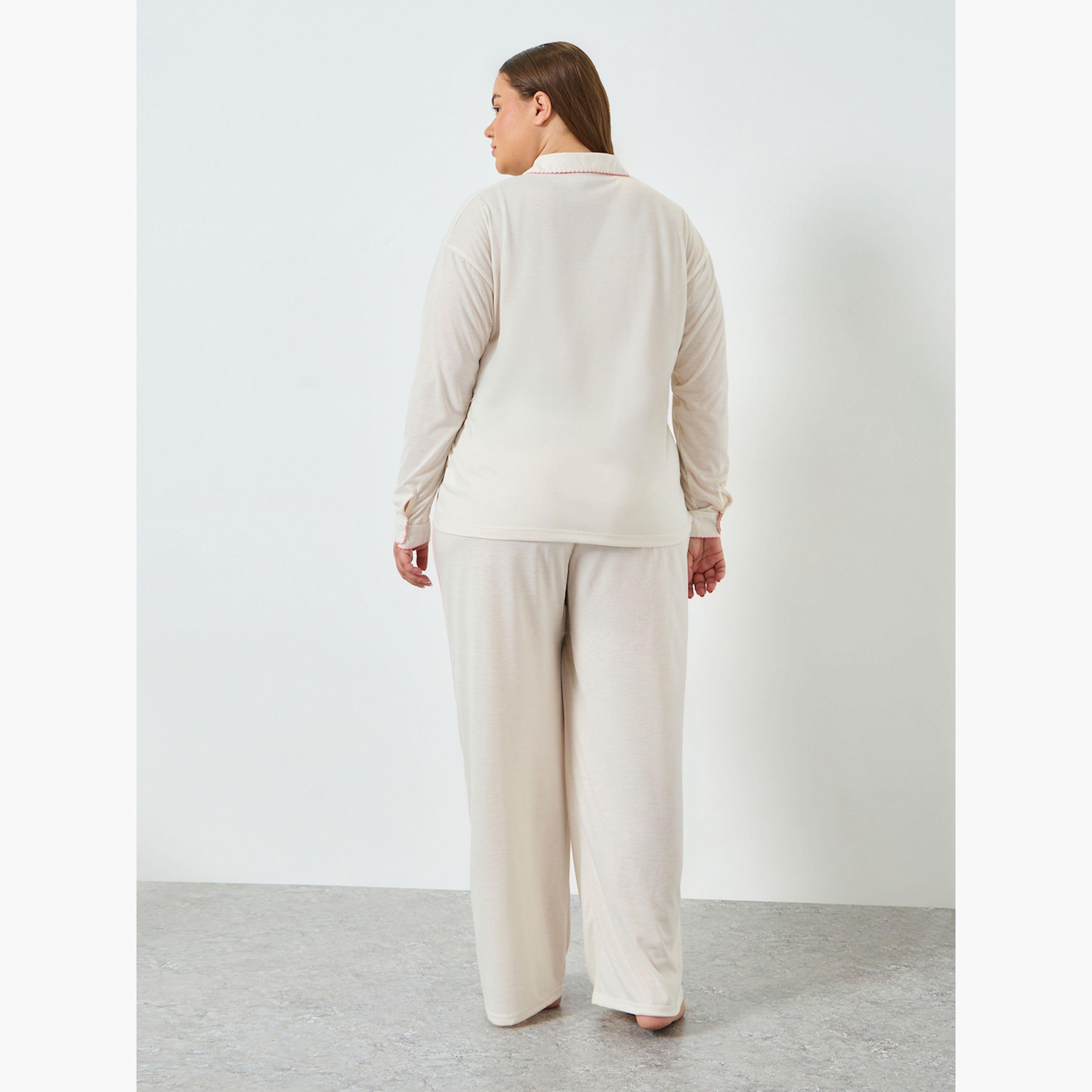 طقم بيجاما بمقاس كبير من بنطال وتيشيرت بطبعة قلوب-women-clothing-nightwear-pyjamas-longsets-image-4