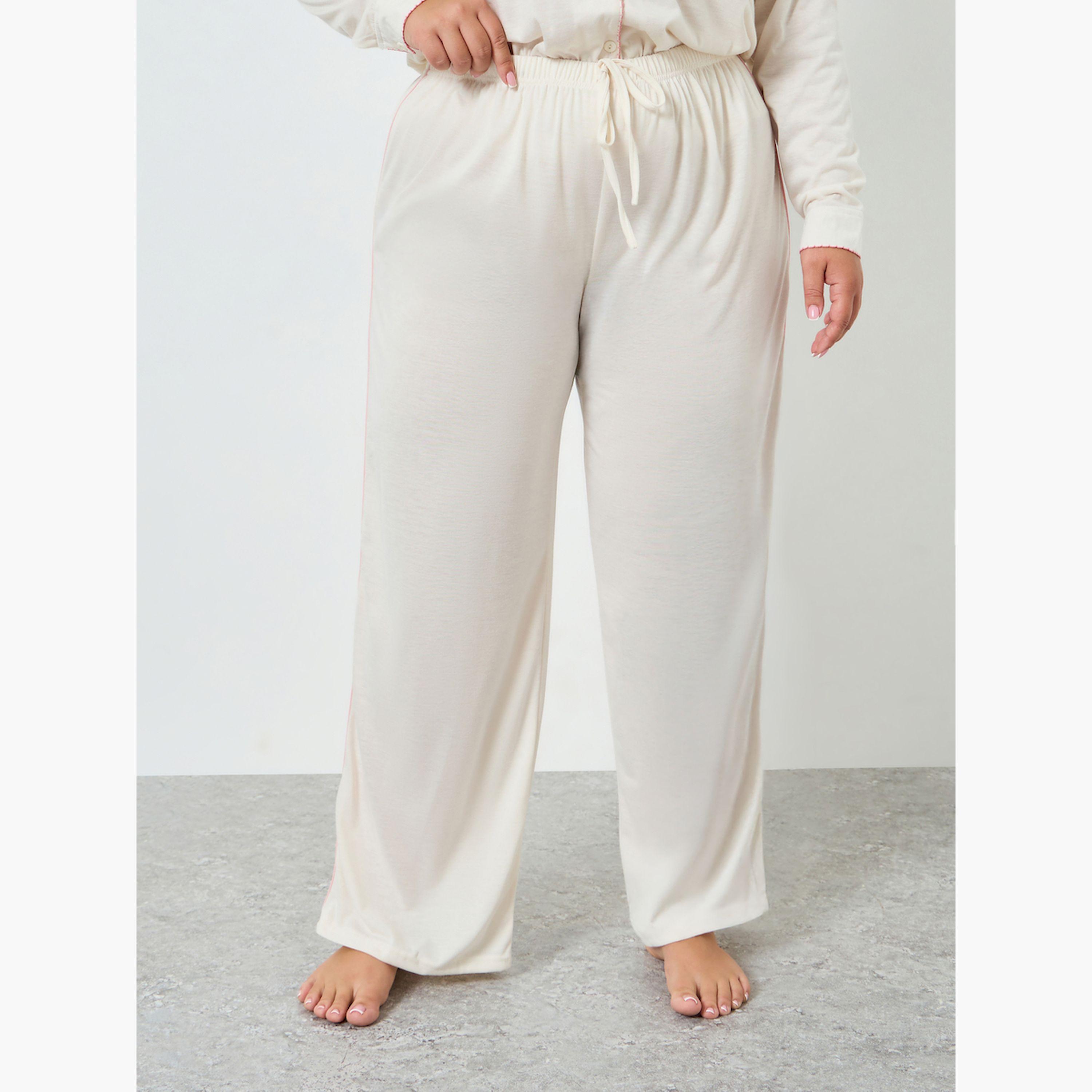 طقم بيجاما بمقاس كبير من بنطال وتيشيرت بطبعة قلوب-women-clothing-nightwear-pyjamas-longsets-image-5