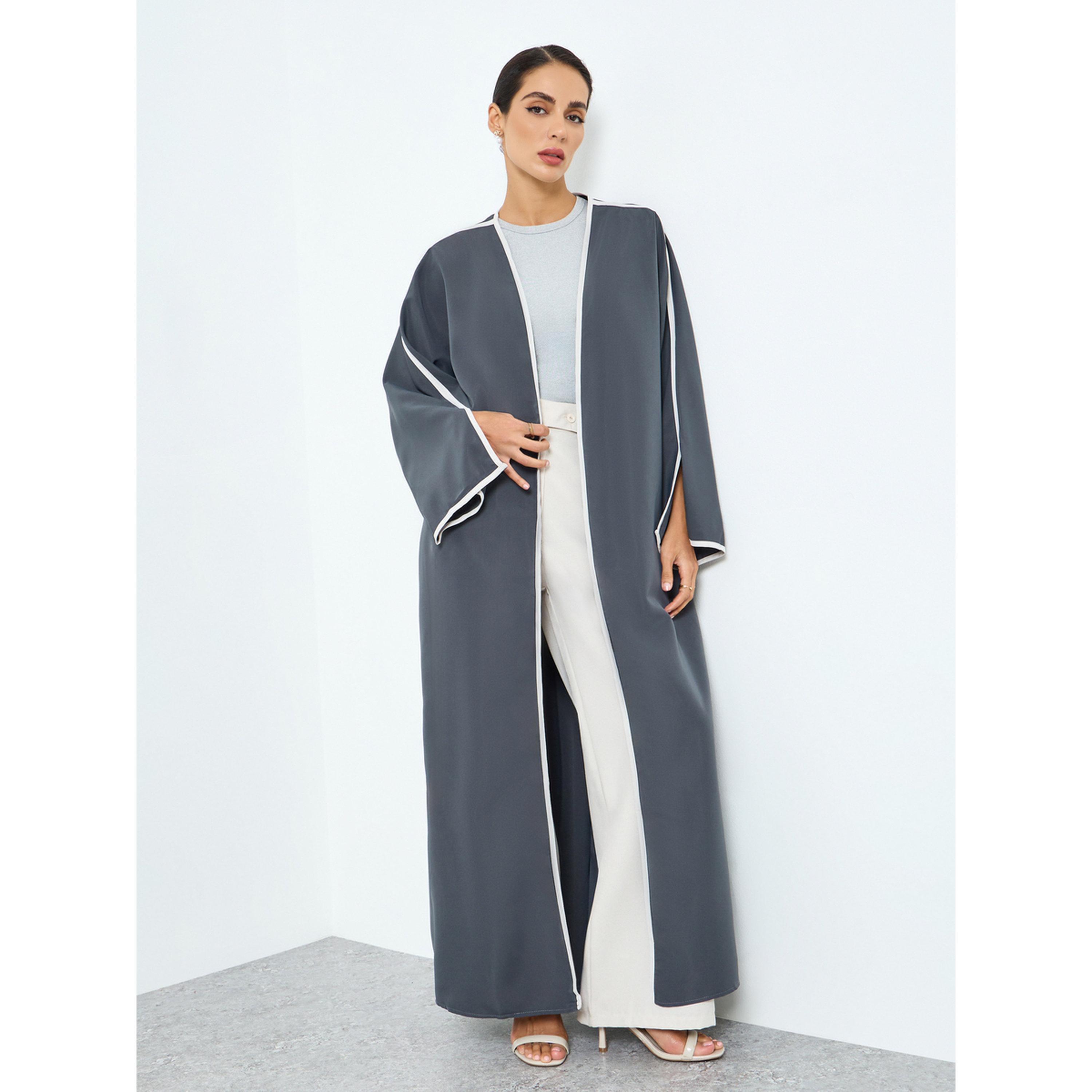 عباية بأكمام بفتحة وتفاصيل متباينة-women-arabicclothing-abayas-image-1