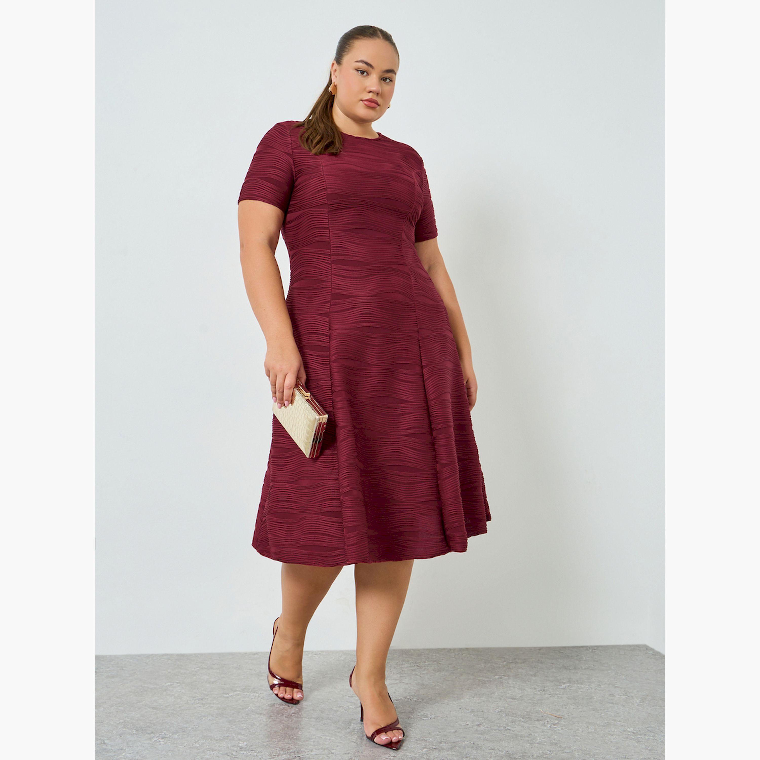 Styli Plus Size Burgundy Short Sleeves A-Line Midi Dress-women-clothing-dresses-image-2
