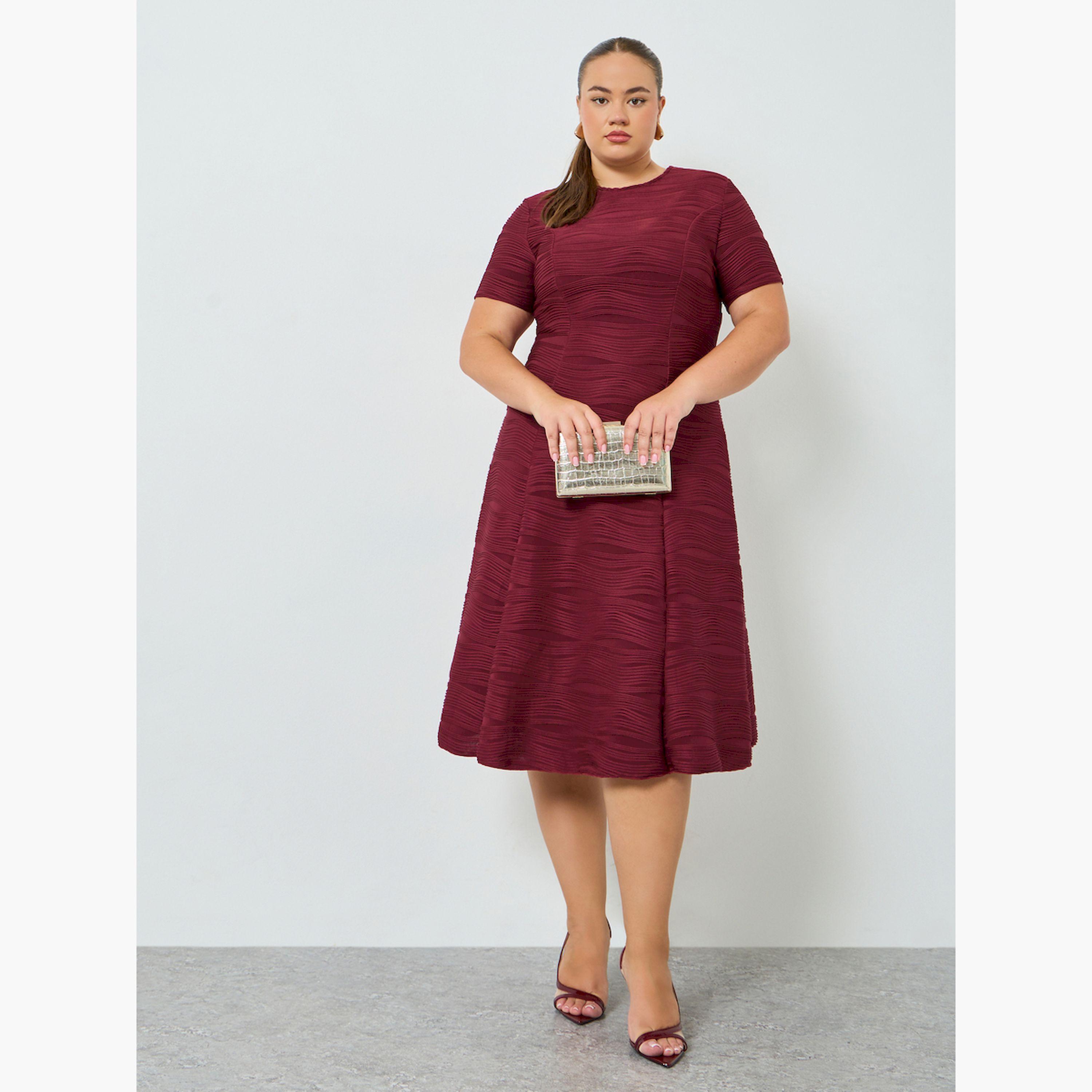 Styli Plus Size Burgundy Short Sleeves A-Line Midi Dress-women-clothing-dresses-image-3