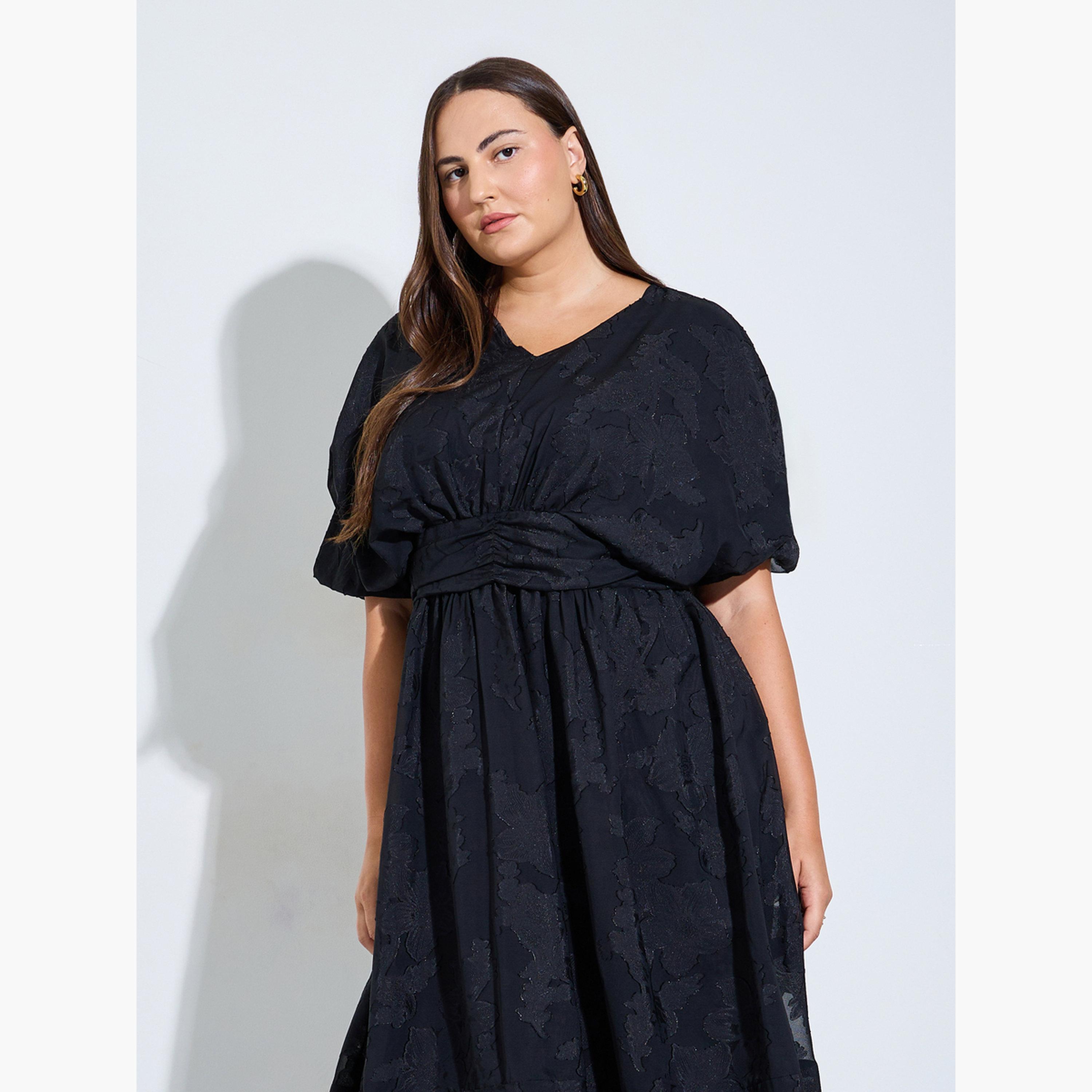 Styli Plus Size Black Jacquard Pleated A-Line Midi Dress-women-clothing-dresses-image-3